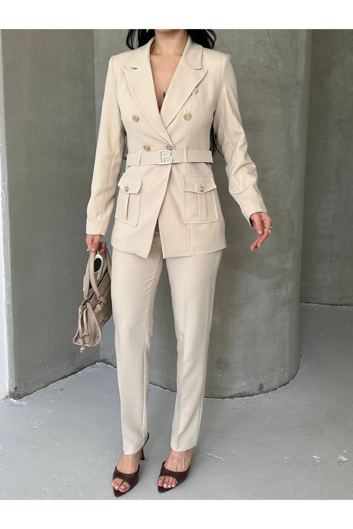 Damen Gürtel-Detail Goldknopf-Kostüm Beige - Görsel 11