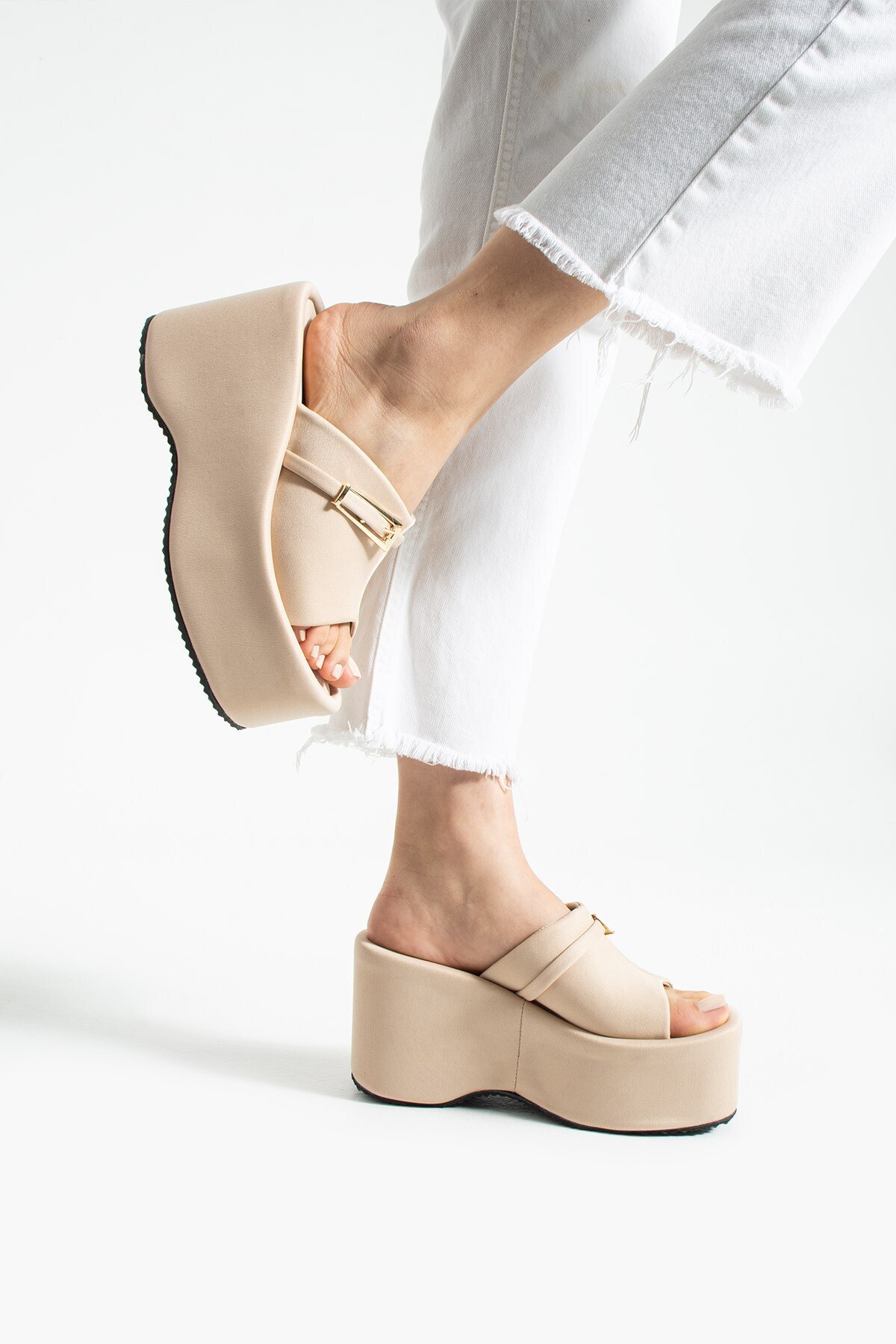 dabab shoes LUNARA Kadın Bej Kumaş 10 cm Platform Topuk Tokalı Kalın Taban Terlik Sandalet görsel 3