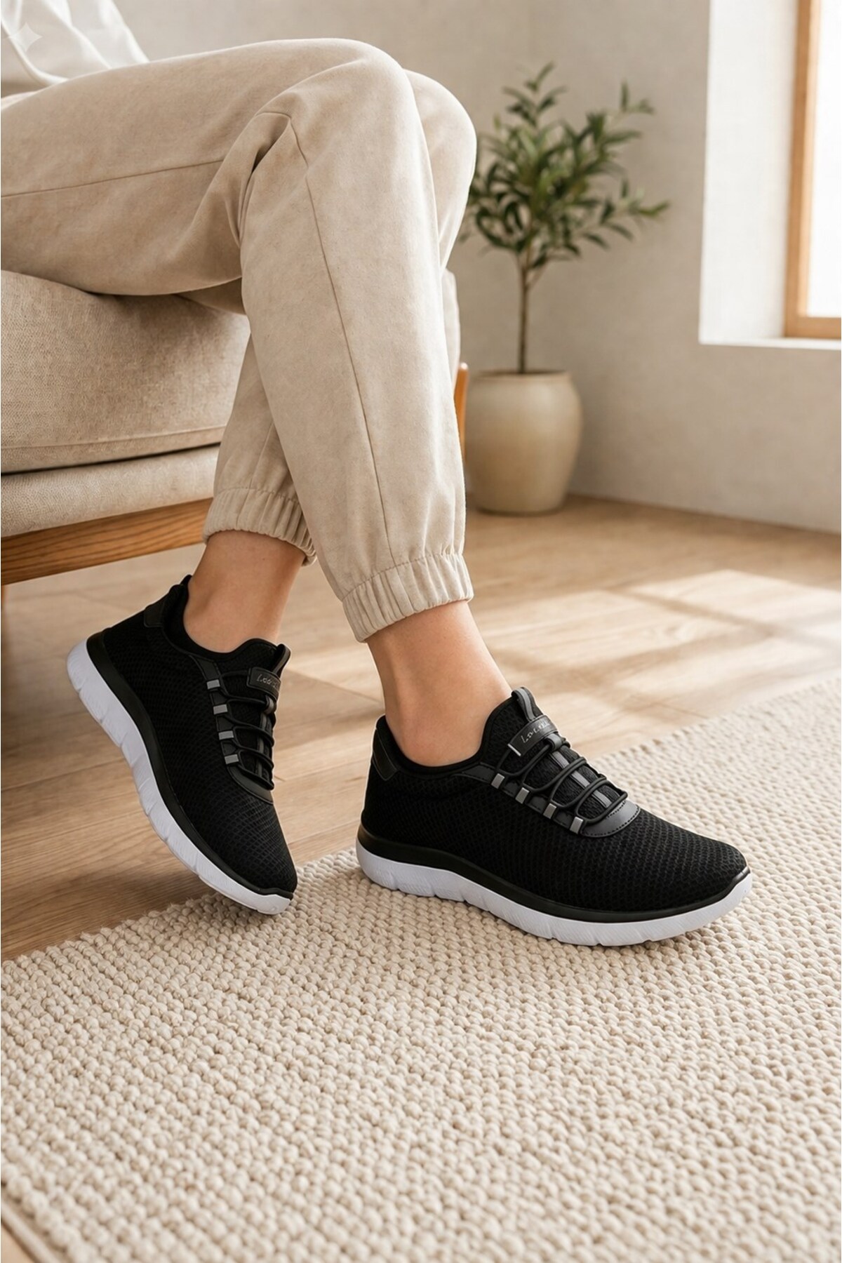 Rahat Bağcıklı Günlük Spor Ayakkabı Kadın Sneaker Siyah Beyaz