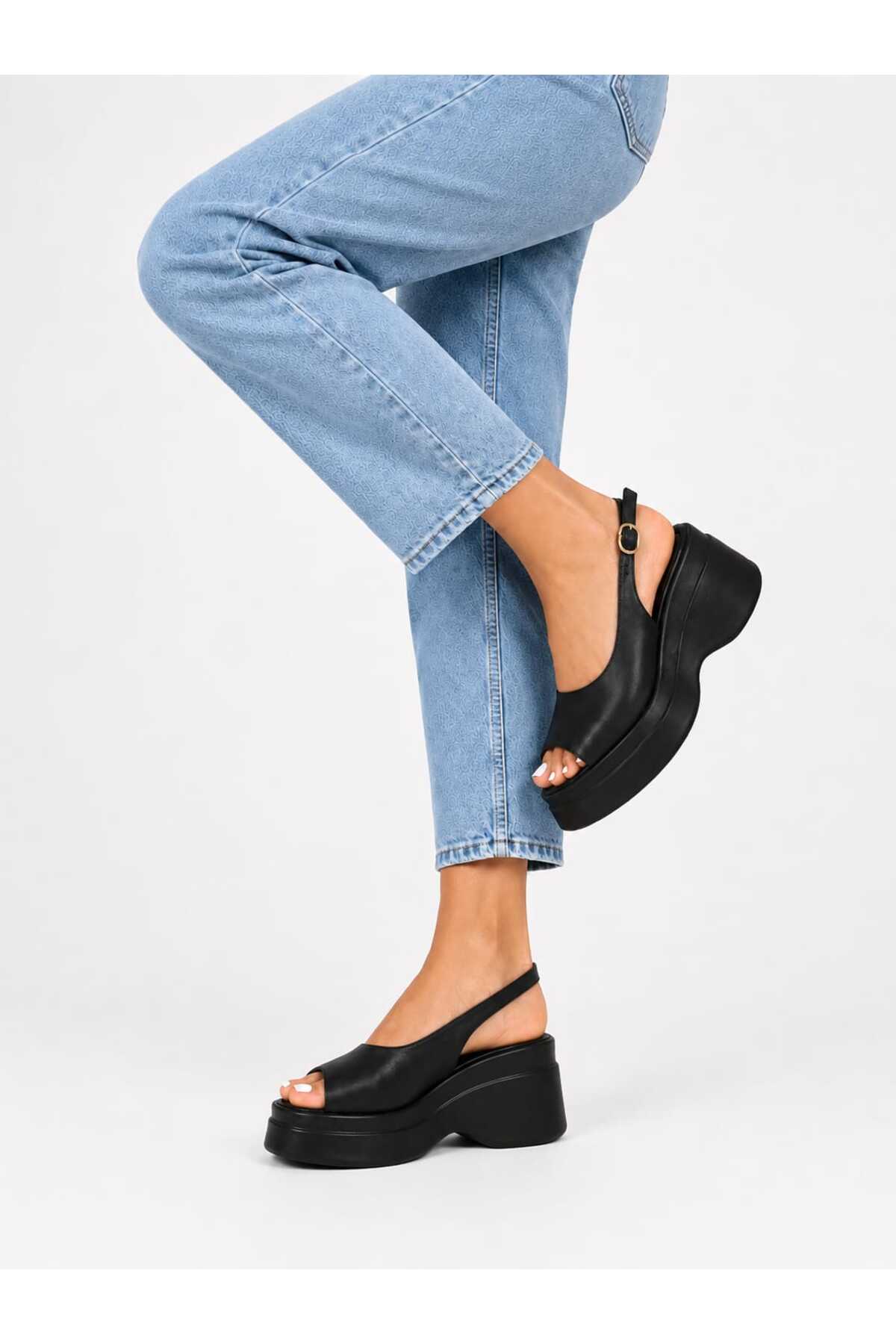 BuluşModa kadın dolgu topuklu sandalet rahat ve şık görsel 3