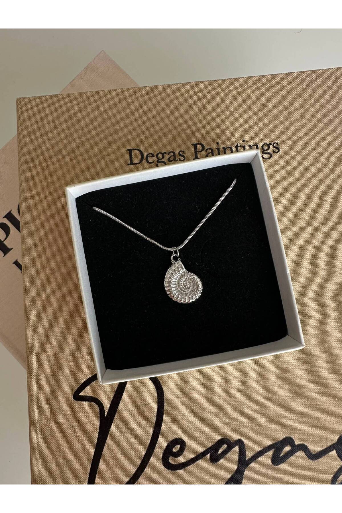 Deniz Kabuğu Charm Çelik Zincirli 45 cm Yazlık Gümüş Kolye - Detay Görseli 1