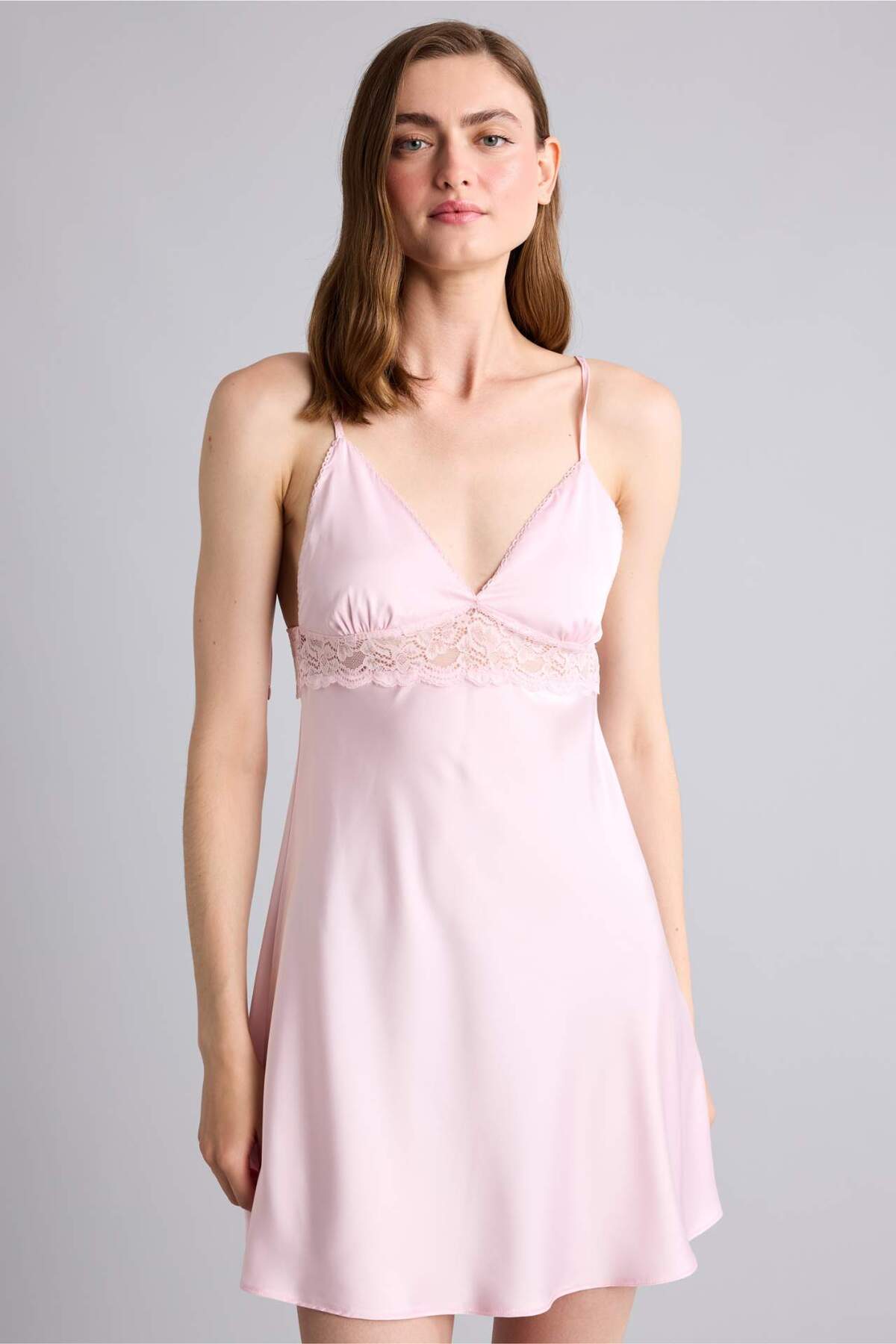 DeFacto Regular Fit V Yaka Saten Askılı Açık Pembe Gecelik H0364AX26SM görsel 3