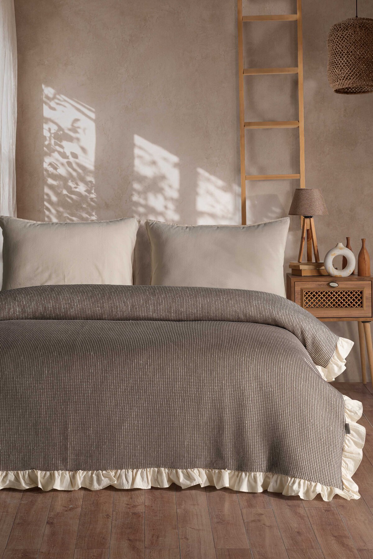 Vesta 100% Cotton Ruffled Double Quilting-Bedspread 200x230 cm Brown