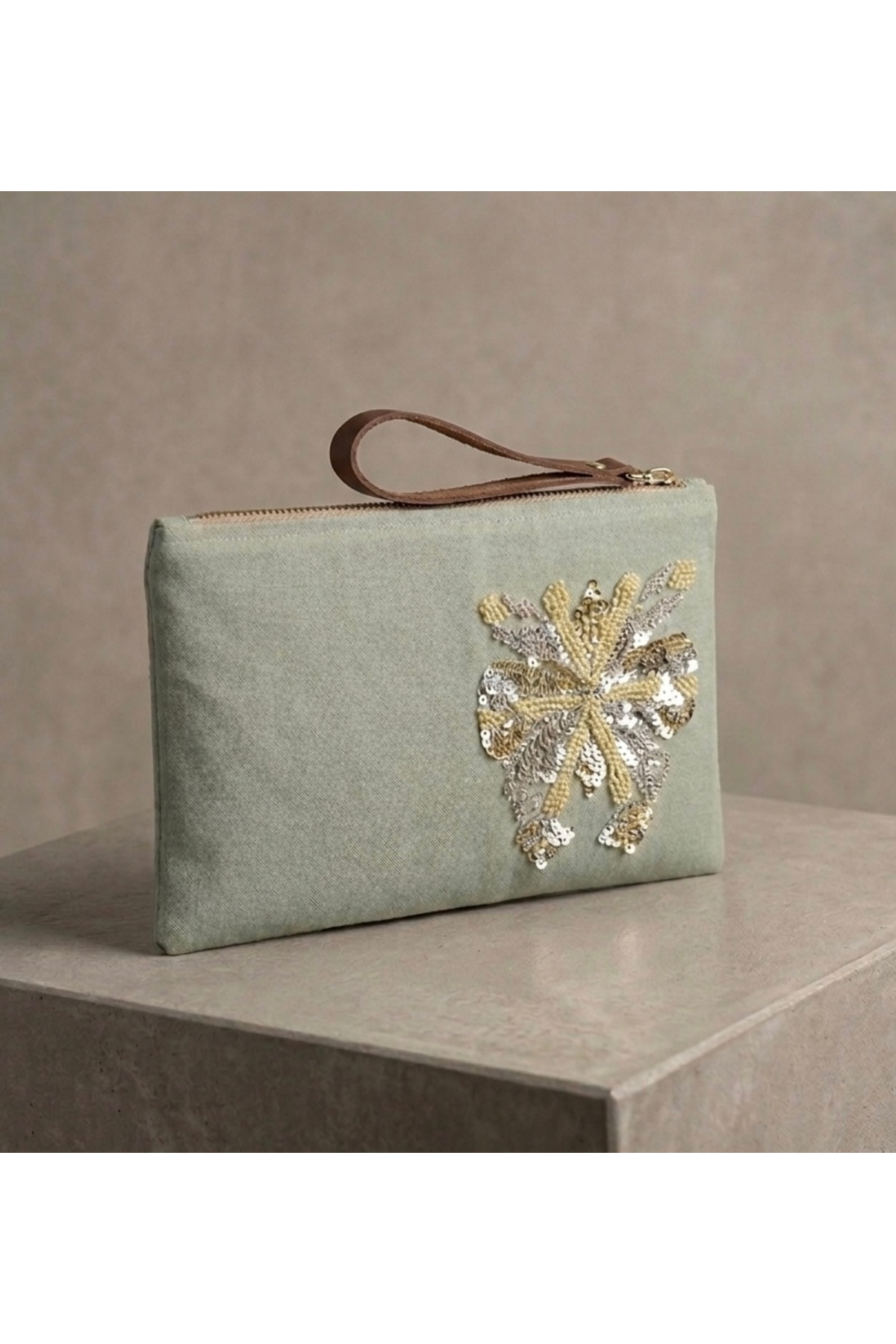 Ruche Atelier El İşlemeli Boncuk Nakışlı Clutch Çanta