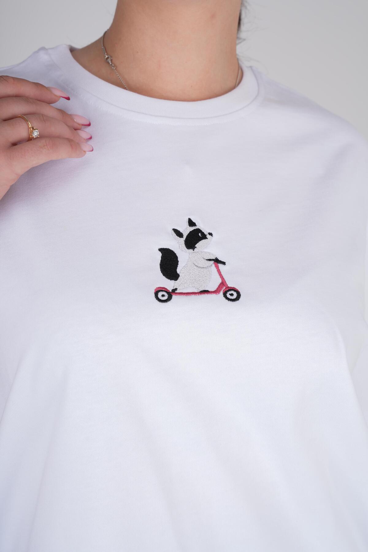 Loome Rakun Nakışlı Oversize Beyaz T-Shirt Unisex görsel 4
