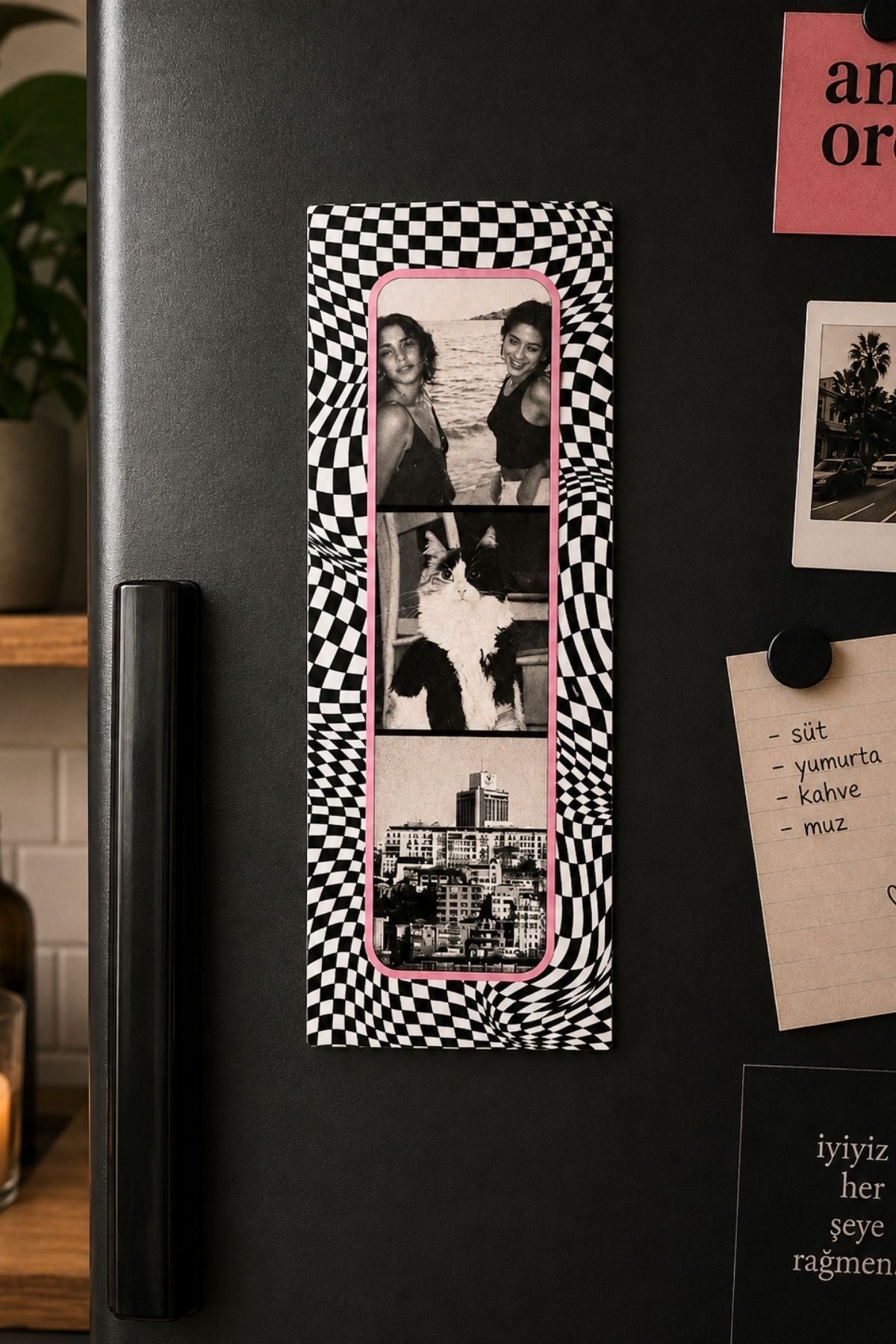 Damalı Magnet Fotoğraf Çerçevesi – Siyah & Beyaz