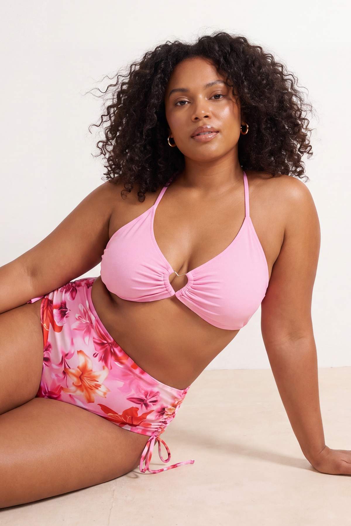 Trendyolmilla Curve Pembe Kalp Aksesuar Detaylı Askılı Büyük Beden Bikini Üstü TBBSS25CT00008