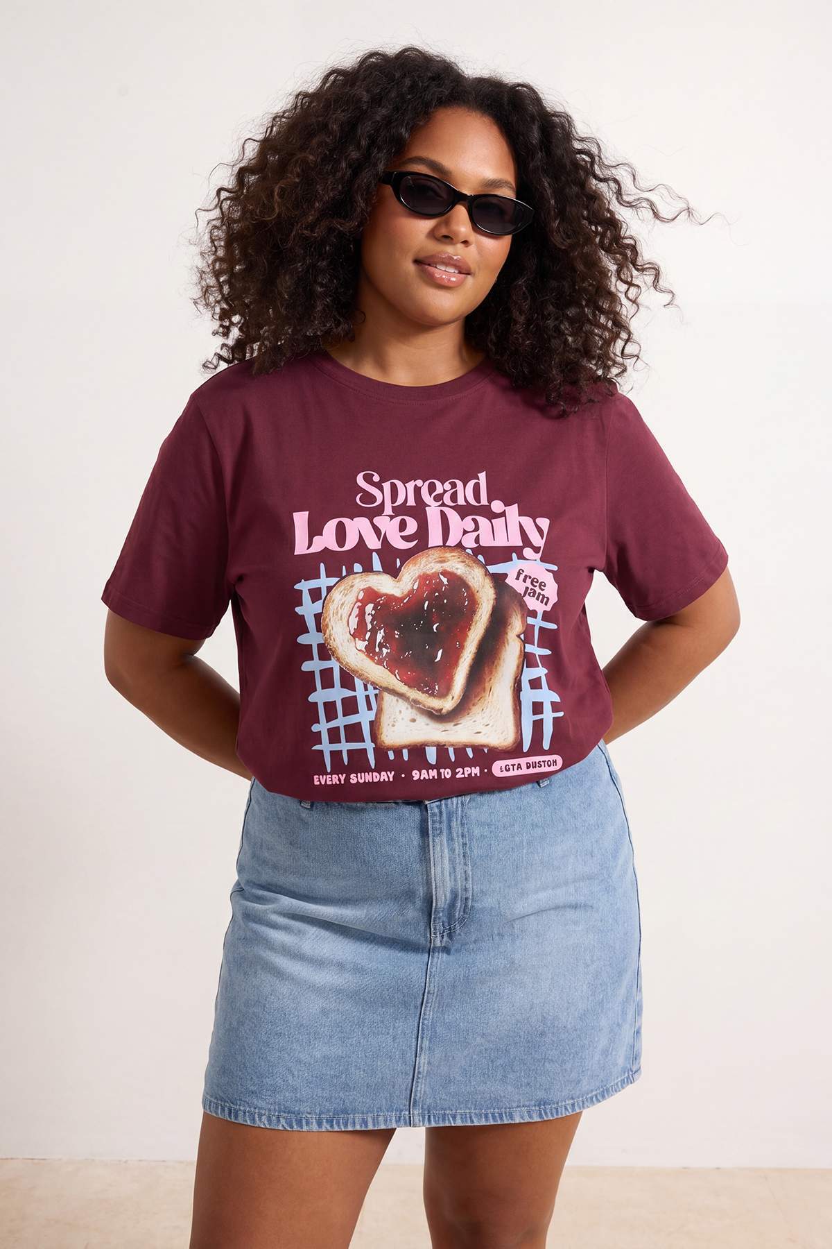Trendyolmilla Curve Bordo Eğlenceli Baskılı Regular Fit Büyük Beden T-shirt TBBSS26BF00073