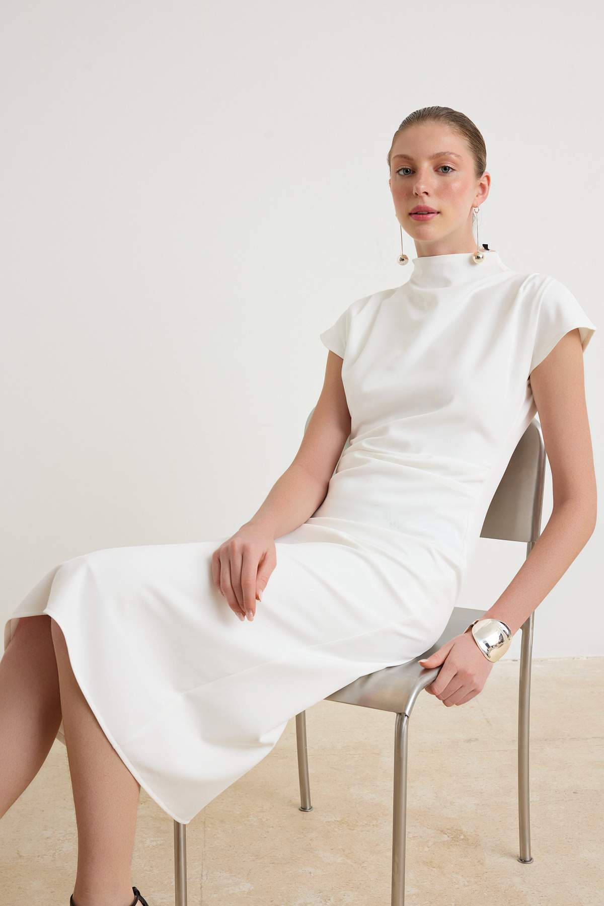 Trendyolmilla Ekru Düz A Kesim Büzgü / Drape Midi Dokuma Elbise TWOAW25EL00393