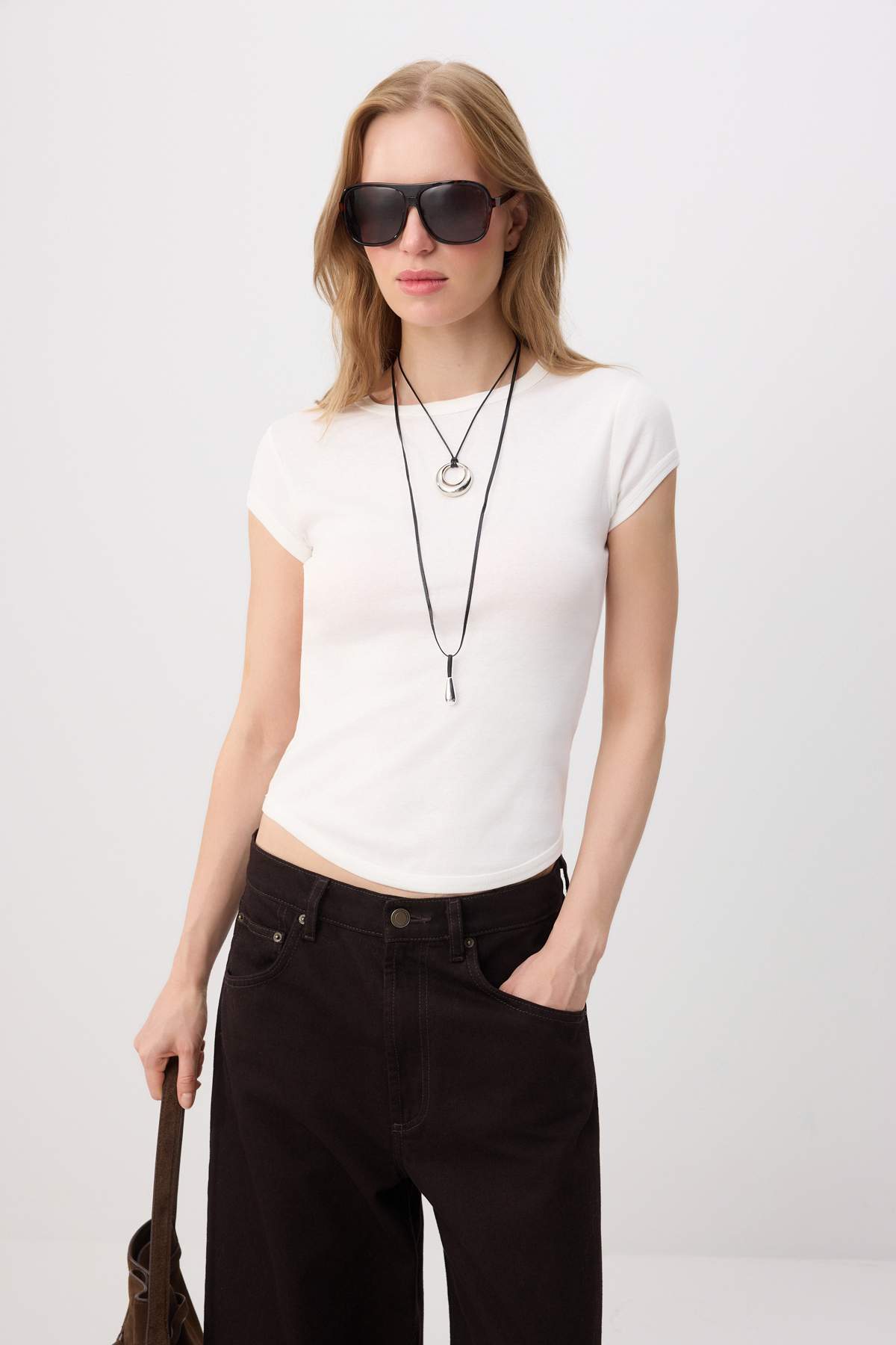 Trendyolmilla Ekru Fitted/Vücuda Oturan Biye Detaylı Pamuk Esnek Örme T-Shirt TWOSS26TS00315