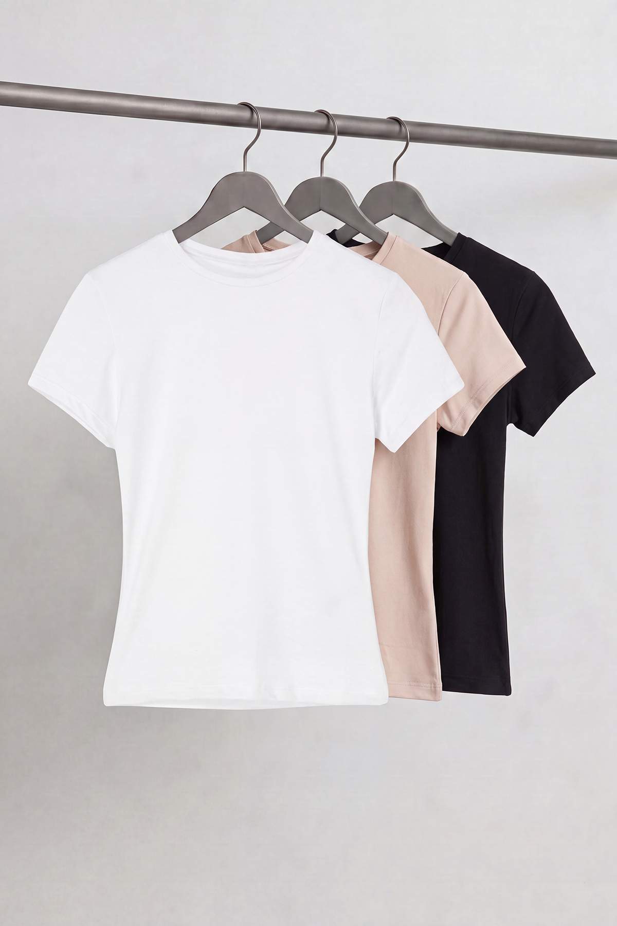 Trendyolmilla Çok Renkli Düz Fitted Bisiklet Yaka Standart Kol Kısa Poliamid Örme T-Shirt TWOSS26TS00151