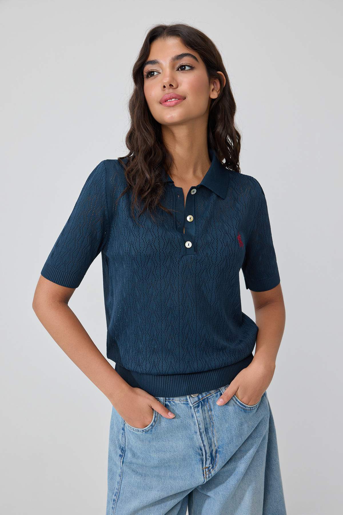 Trendyolmilla Lacivert At Nakışlı Ajurlu/Delikli Polo Yaka Bluz TWOSS26BZ01101