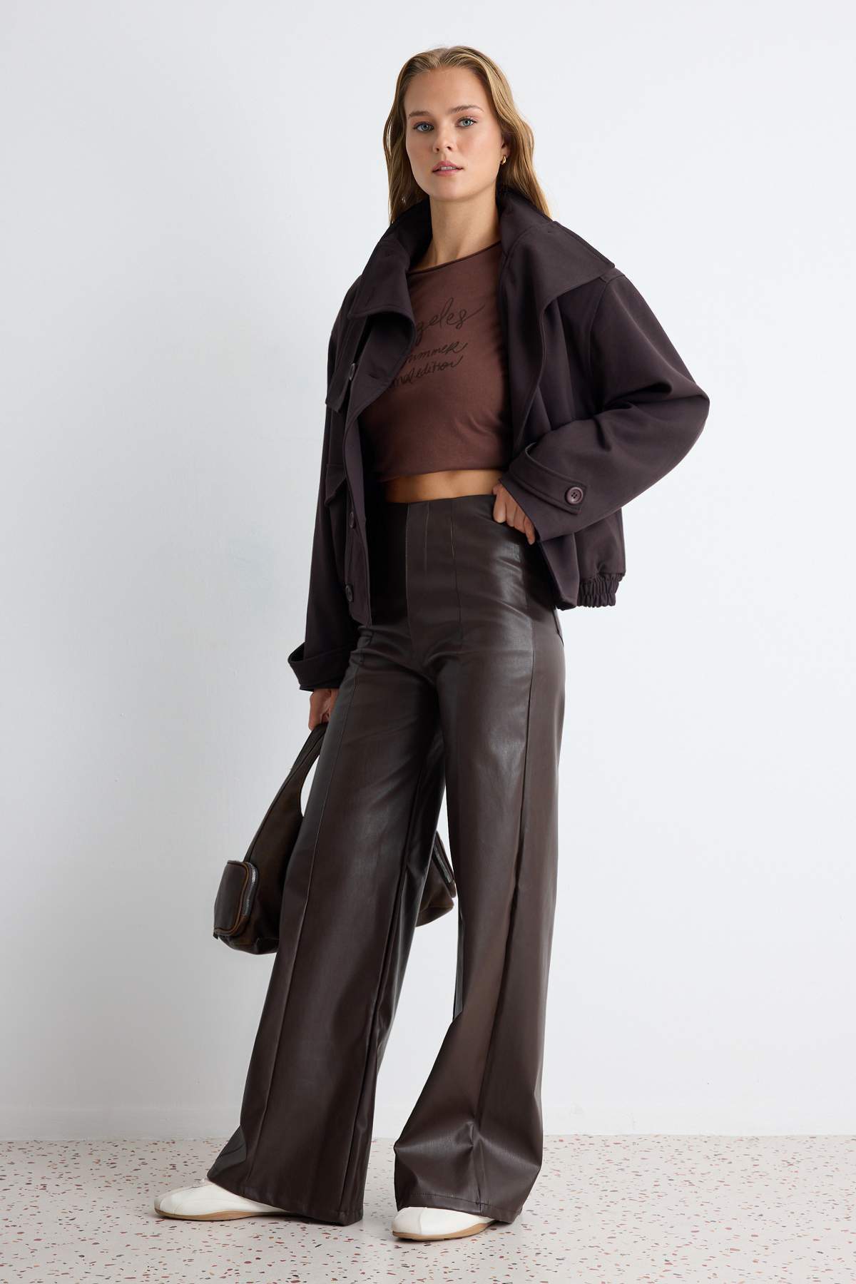 Trendyolmilla Kahverengi Düz Wide Leg Normal Bel Geniş Paça Uzun Suni Deri Örme Pantolon TWOAW27PL00024