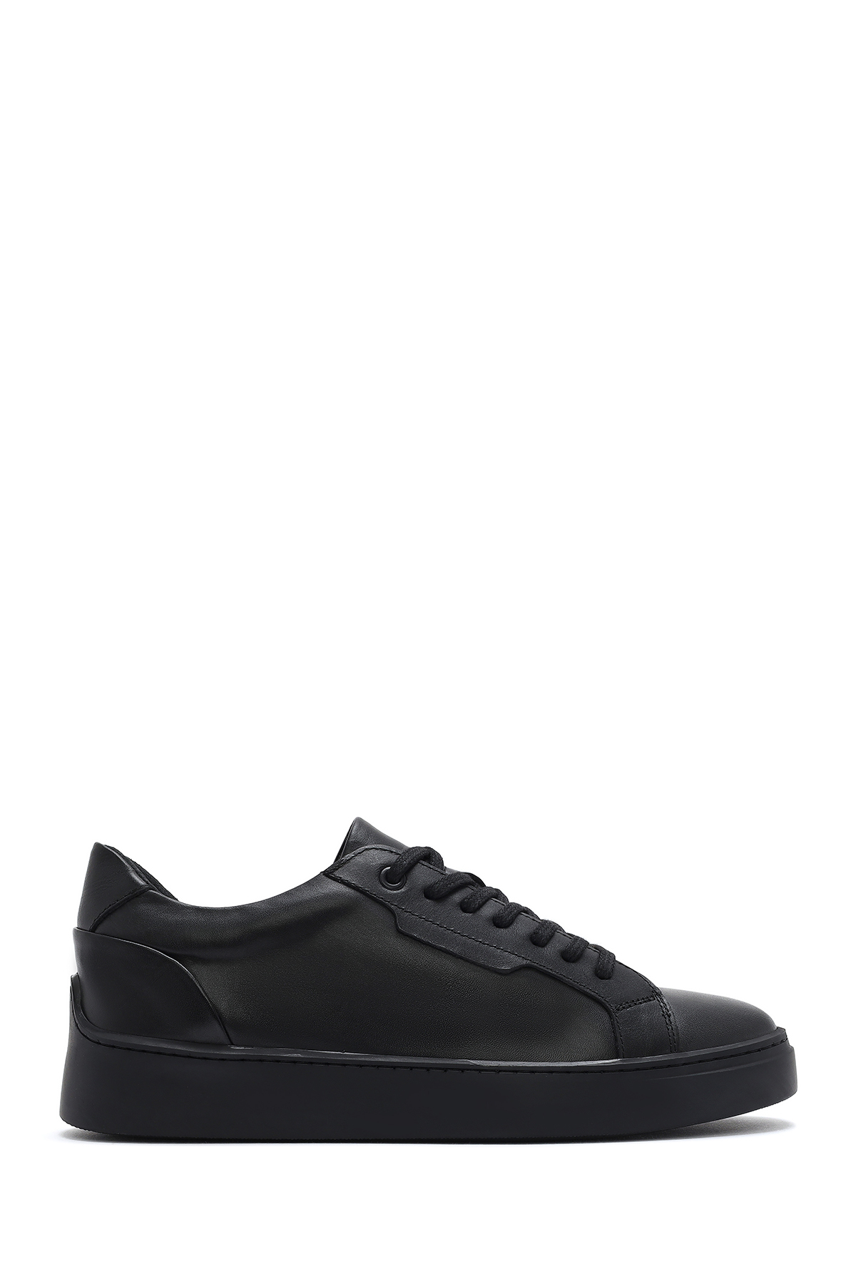 Derimod Erkek Siyah Bağcıklı Kalın Tabanlı Deri Sneaker