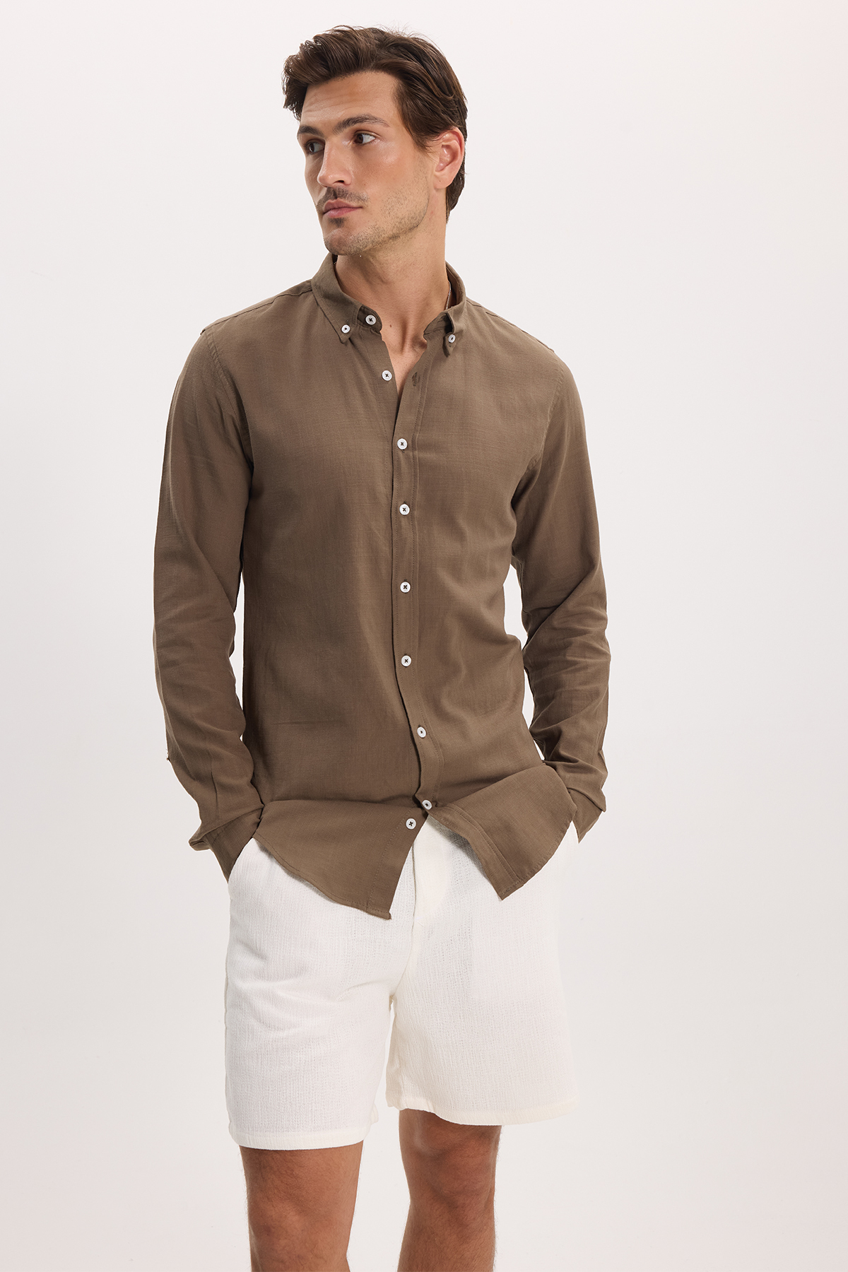 Erkek Slim Fit Dar Kesim %100 Pamuk Düğmeli Yaka Flam Keten Haki Gömlek — خاکی DR260002 — تصویر 6 از 9
