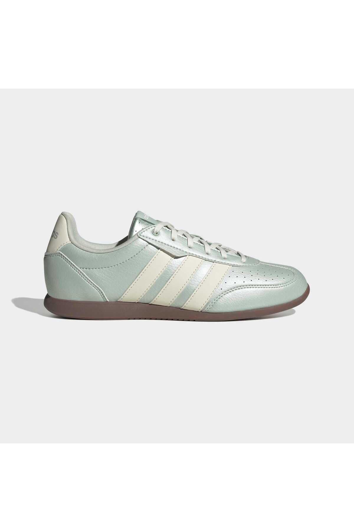 adidas BARREDA LO LINGRN/OWHITE/GUM5