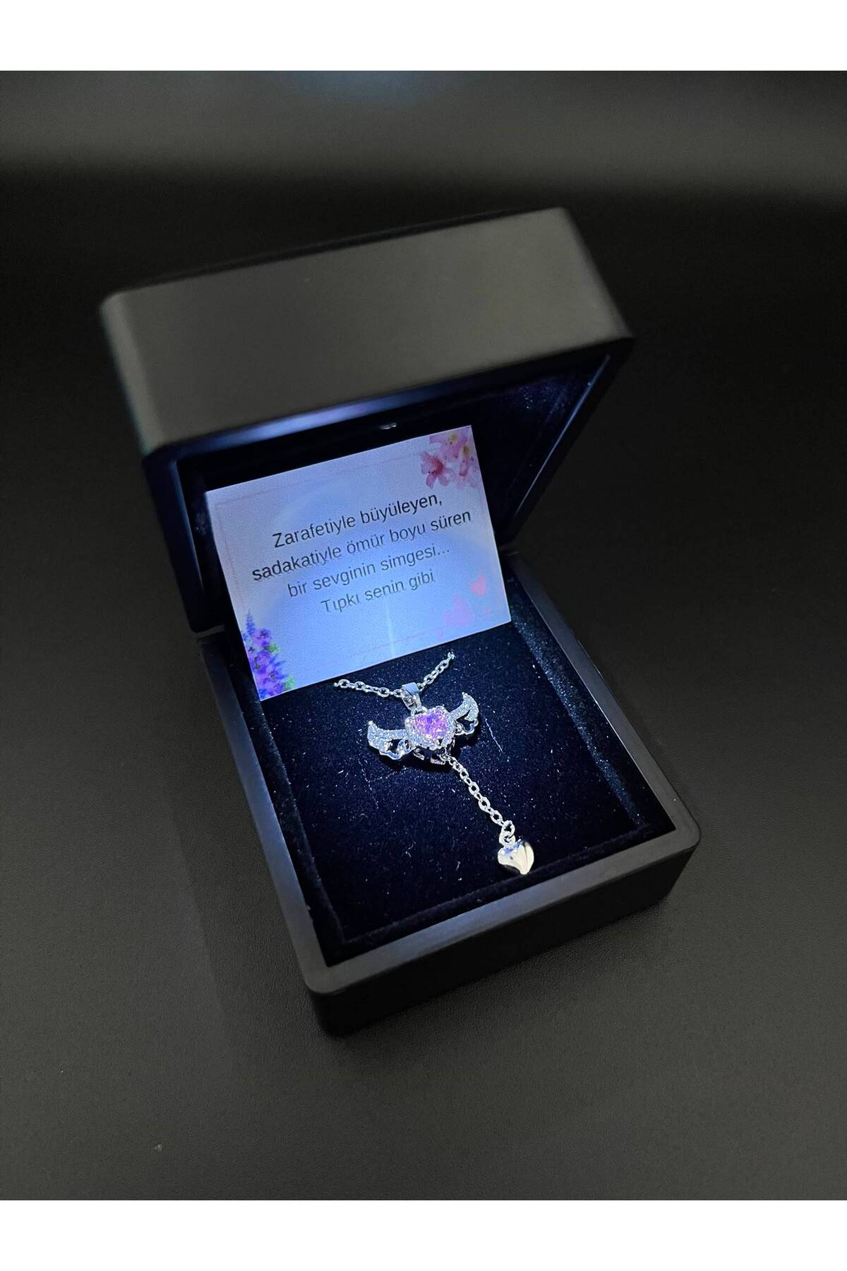 Sepetten Eve Işıklı Kutuda Gümüş Kaplama Kanatlı pink swan Kolye Sevgiliye Hediye