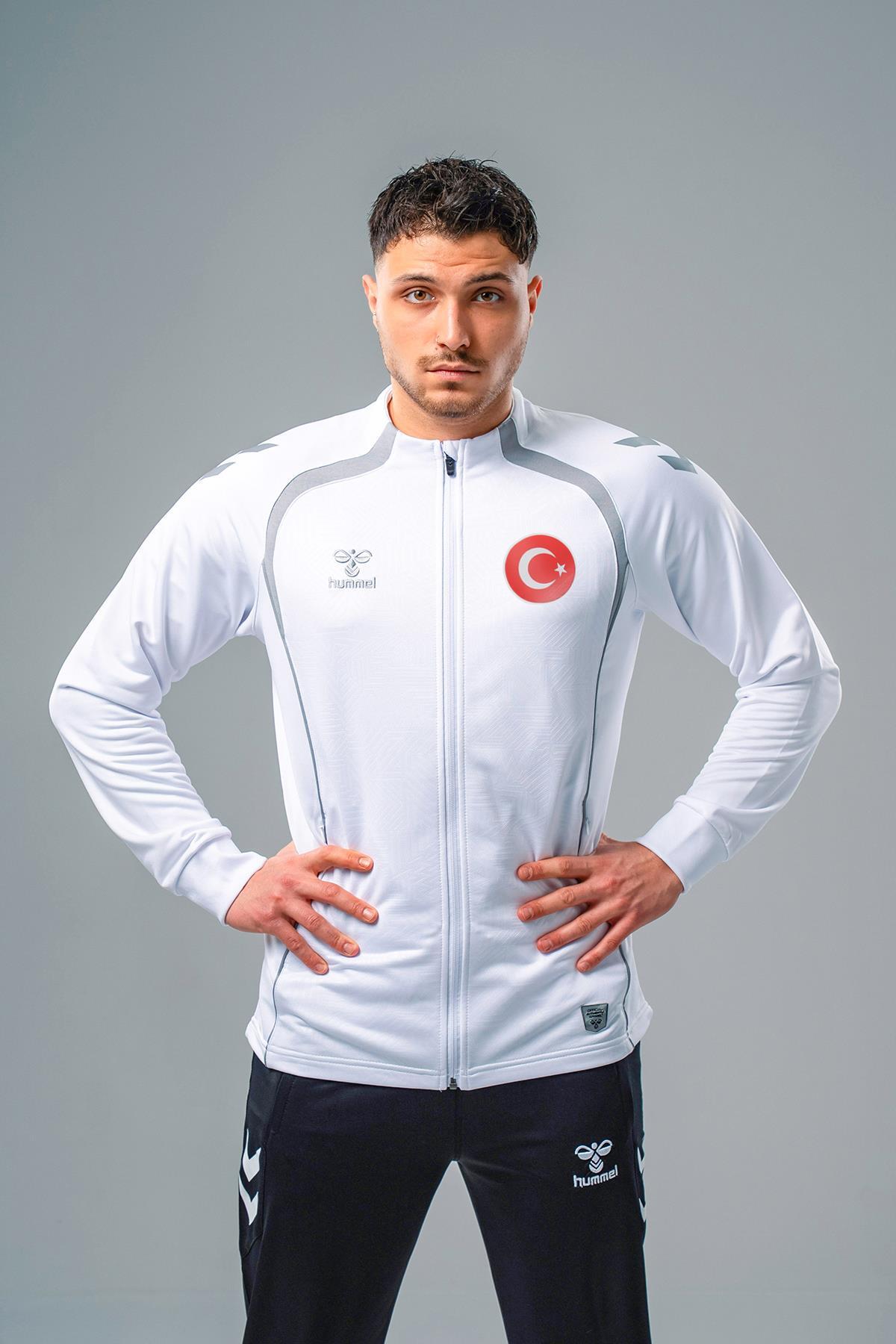 تاپ ورزشی مخصوص اردوی تیم ملی تارگت، سفید هامل ست لباس و شلوار ورزشی hummel
