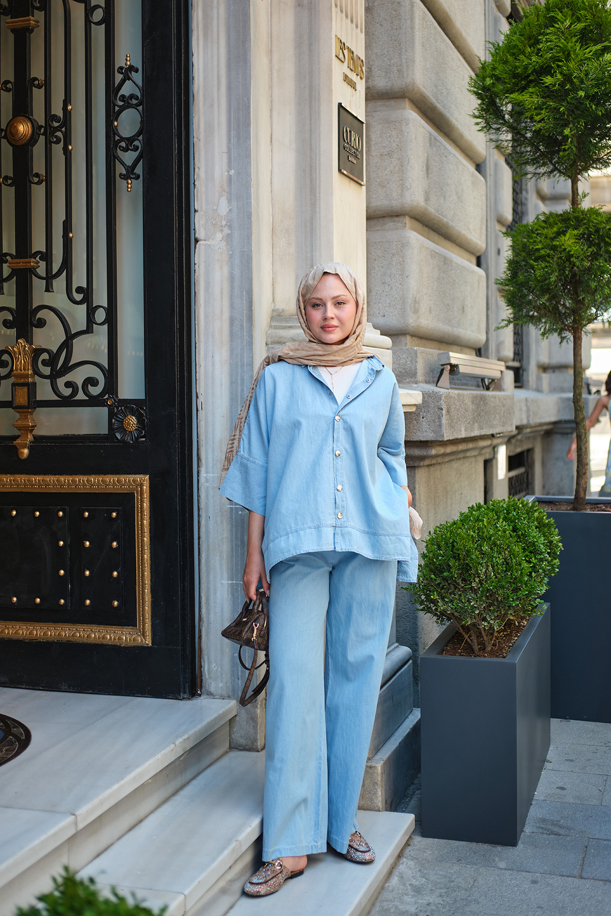 LOCCO Women's Half Sleeve Snap Detail Shirt Collar Slim Jeans Set Ice Blue