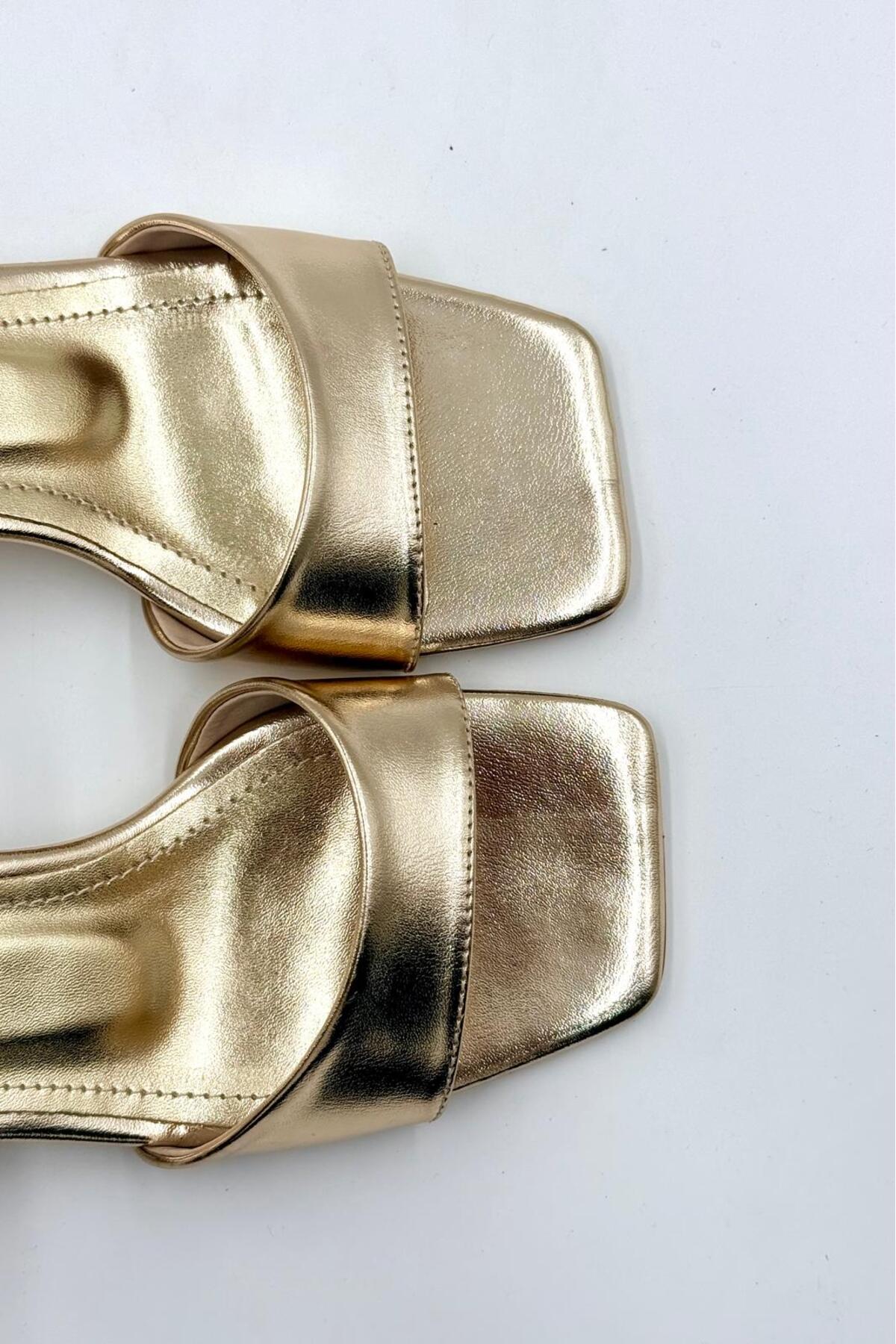 DefHeel'e Lukis Kadın Kısa Topuklu Düz Bantlı Ayakkabı Sandalet Abiye Düğün Mezuniyet Ofis Rahat Şık Ayakkabı Altın Gold görsel 3