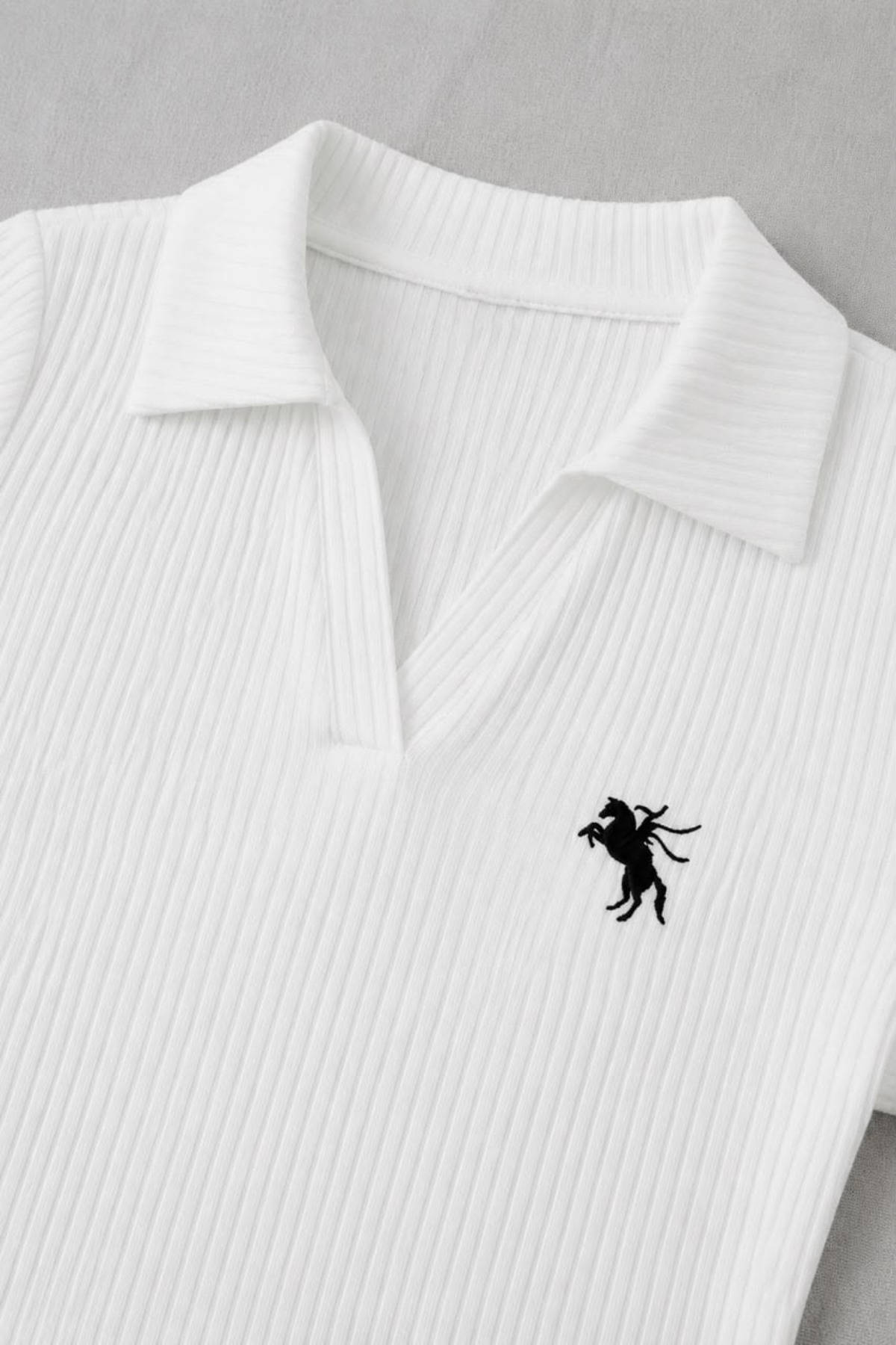 Gofeel Polo Yaka Nakışlı Büzgülü Parmak Geçirme Detaylı Zıbın Bluz görsel 4