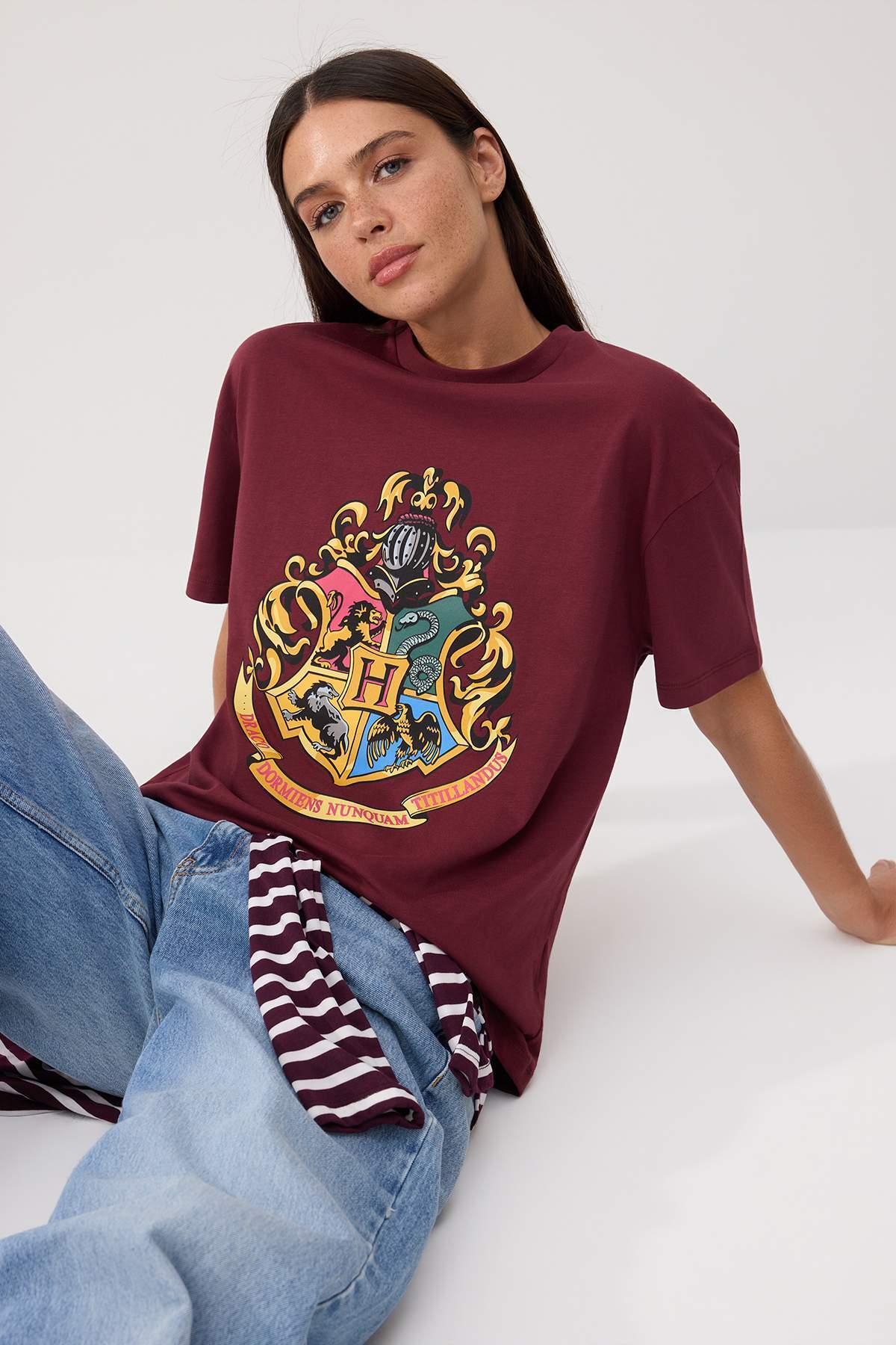 Trendyolmilla Bordo Harry Potter Lisanslı Relaxed/Rahat Kalıp Tok %100 Pamuk Örme T-Shirt TWOSS26TS00141