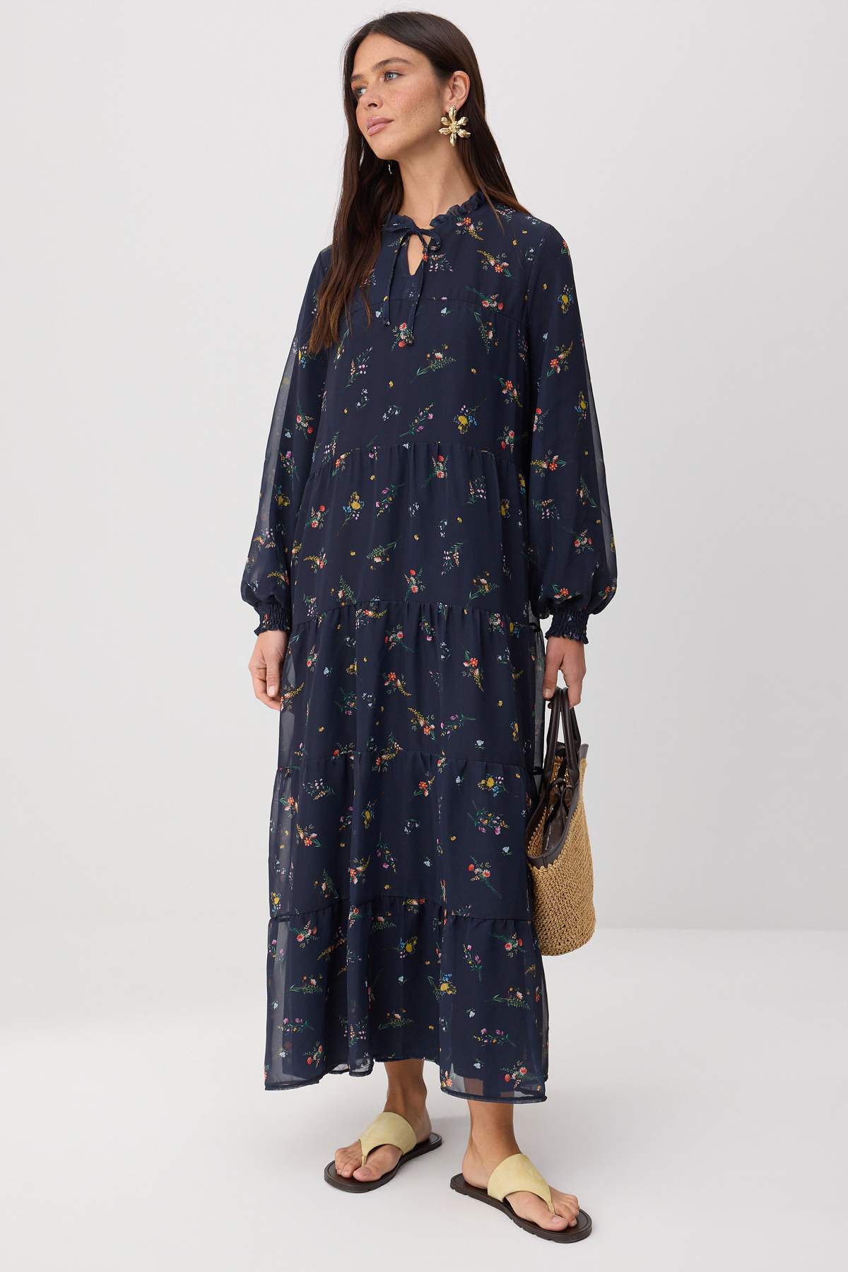 Trendyol Modest Námornícka modrá šifónové šaty s kvetinovým vzorom TCTAW25EB0...