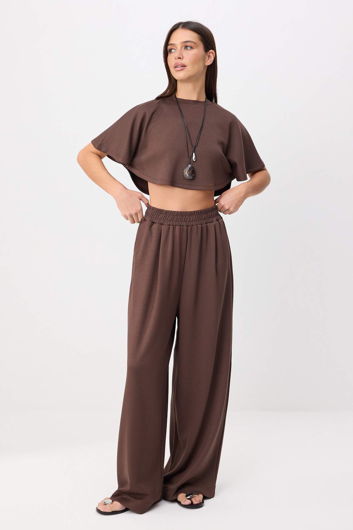 Trendyolmilla Kahverengi Düz Rergular/Normal Kalıp Crop Esnek Örme Alt - Üst Takım TWOSS26AU00188