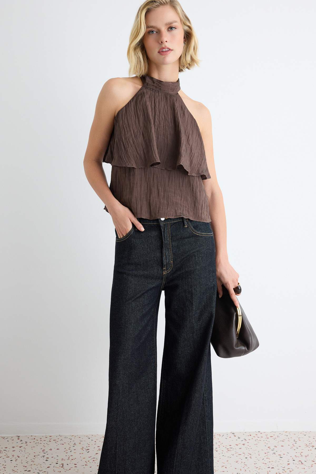 Trendyolmilla Kahverengi Saten Volanlı Dokuma Bluz TWOAW27BZ00139