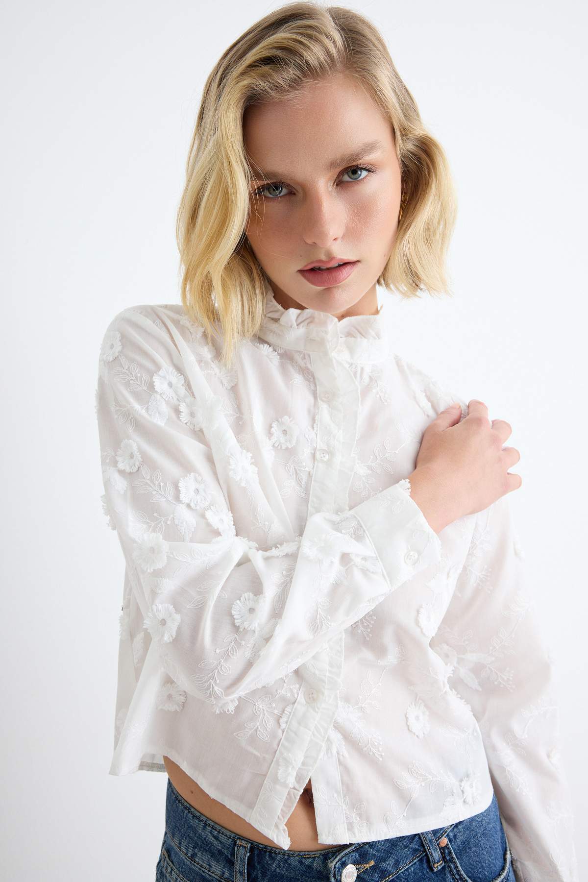 Trendyol Collection White 3D Fabric Shirt Twoaw27Go00044