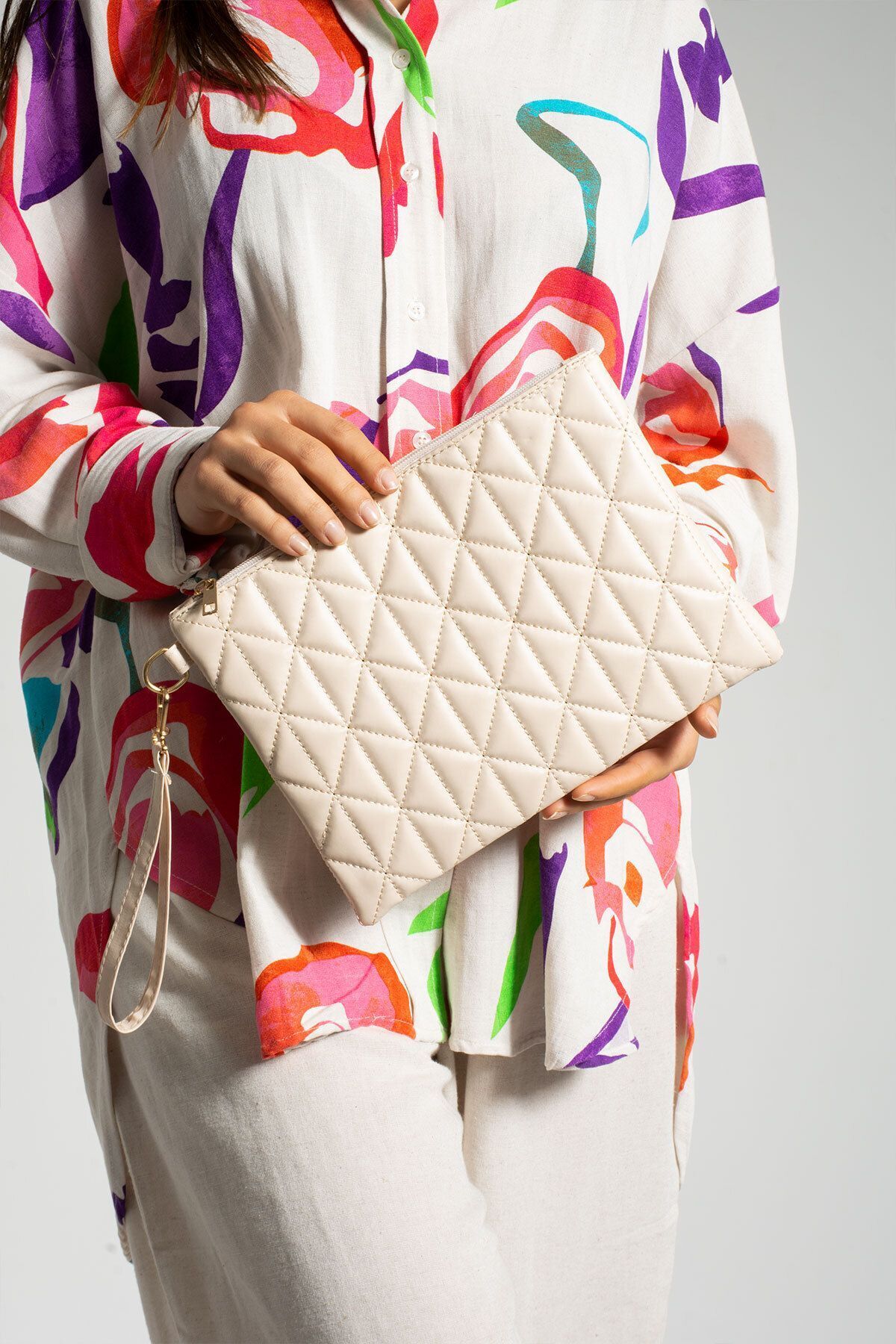 Bagfoni Krem Üçgen Desenli Portföy Clutch El Çantası görsel 2
