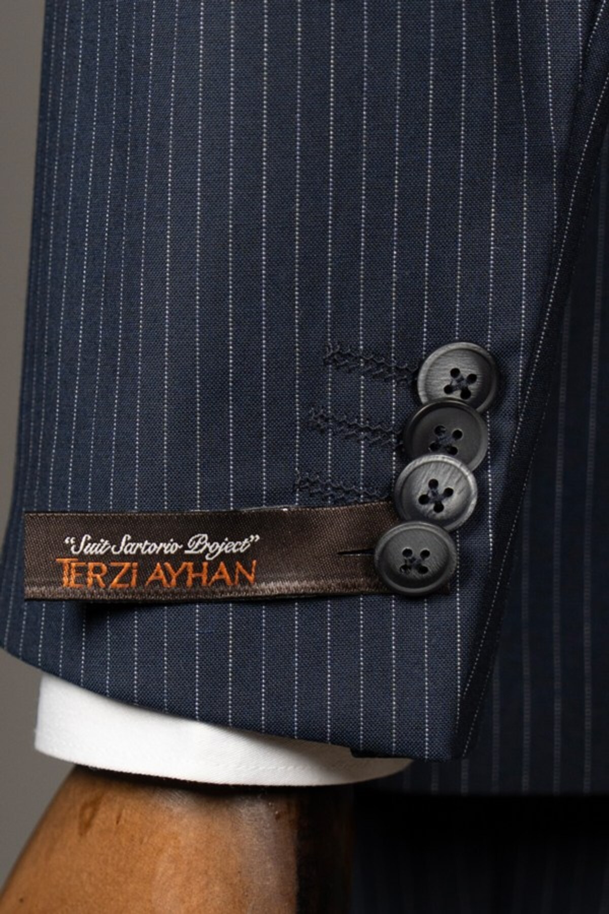 Terzi Ayhan Classics Kruvaze Çizgili Takım Elbise –SlimFit 1 beden büyük tercih ediniz. görsel 4