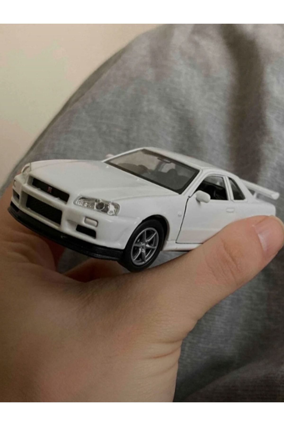 TOYFEST Beyaz Nissan Skyline Gtr R34 Kapıları Açılabilen Çek Bırak