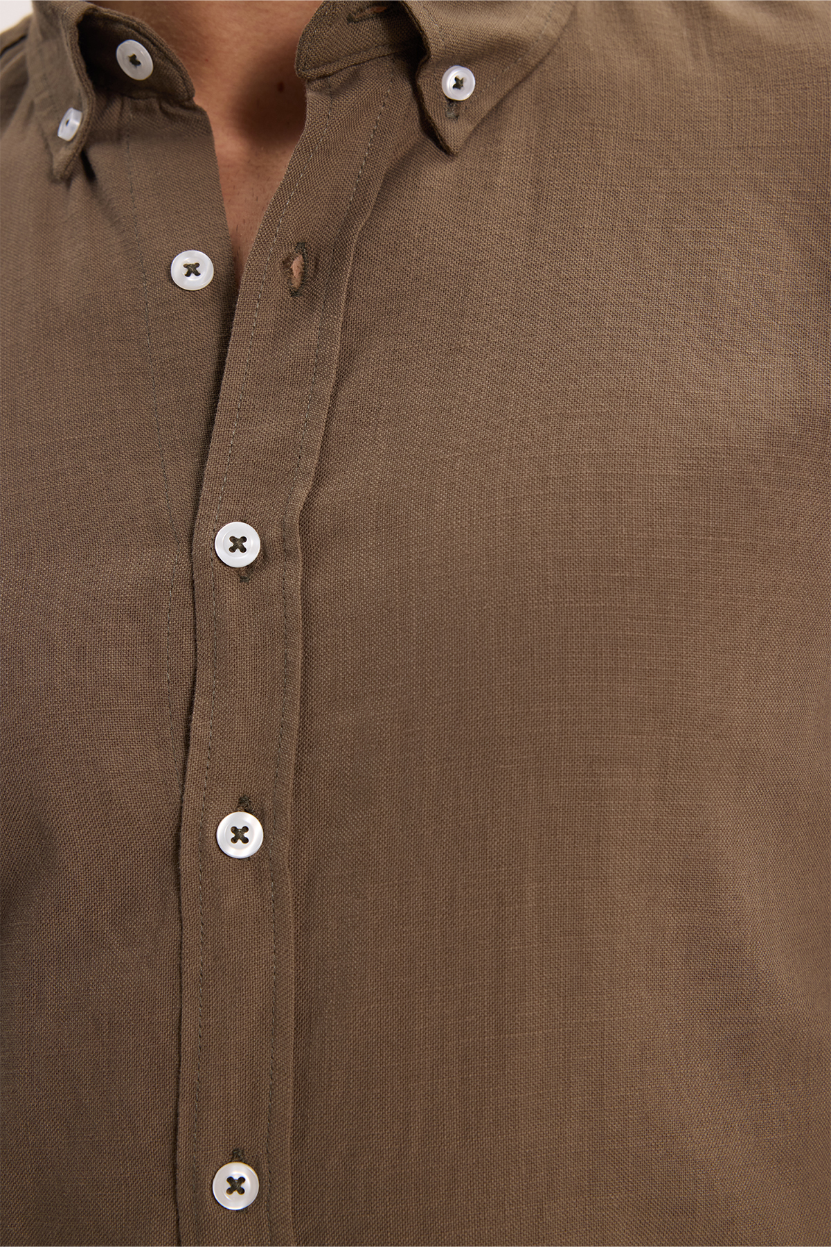 Erkek Slim Fit Dar Kesim %100 Pamuk Düğmeli Yaka Flam Keten Haki Gömlek — خاکی DR260002 — تصویر 7 از 9