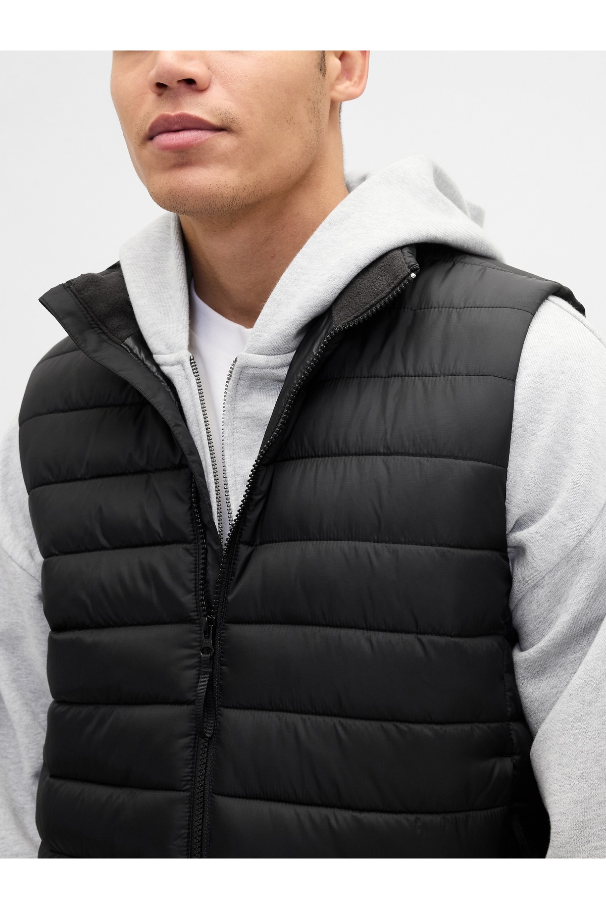GAP Erkek Siyah Recycled Puffer Şişme Yelek görsel 3