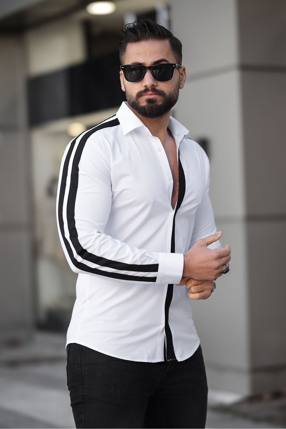 BAYIM Erkek Slim-Fit Çift Kol Şeritli ve Kontrast Pat Detaylı Premium Gömlek