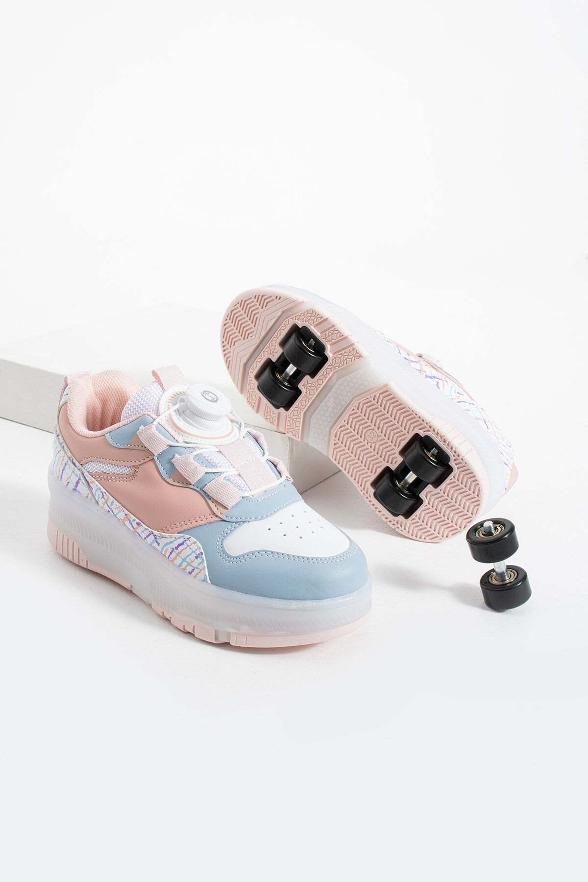 Kids Roller Skating Light Up Sports Shoes 4 Wheel Removable Wheeled Sneakers
