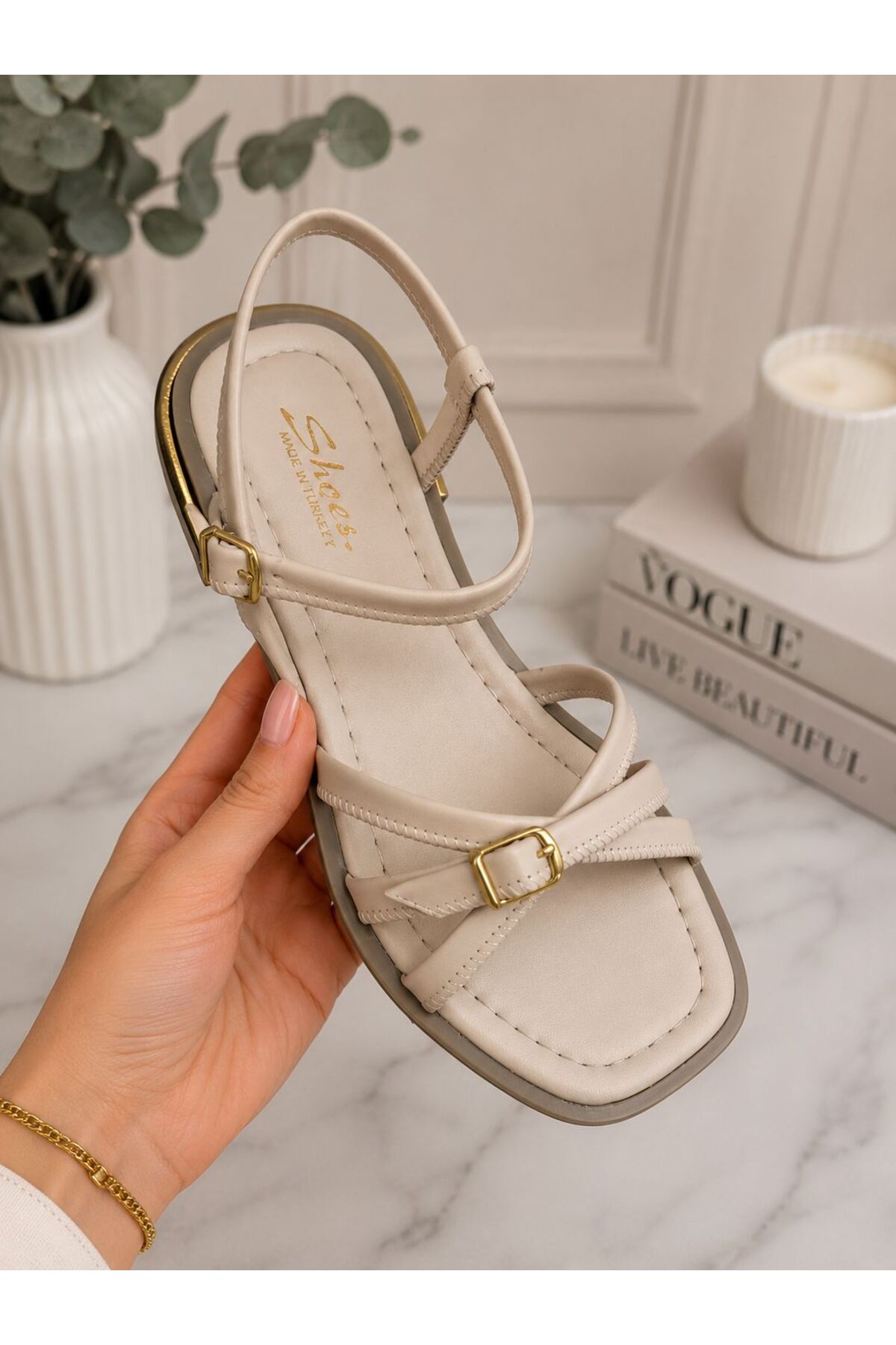 PLN SHOES Kadın Çapraz Bantlı Bej Toka Detaylı Rahat Comfort Günlük Sandalet