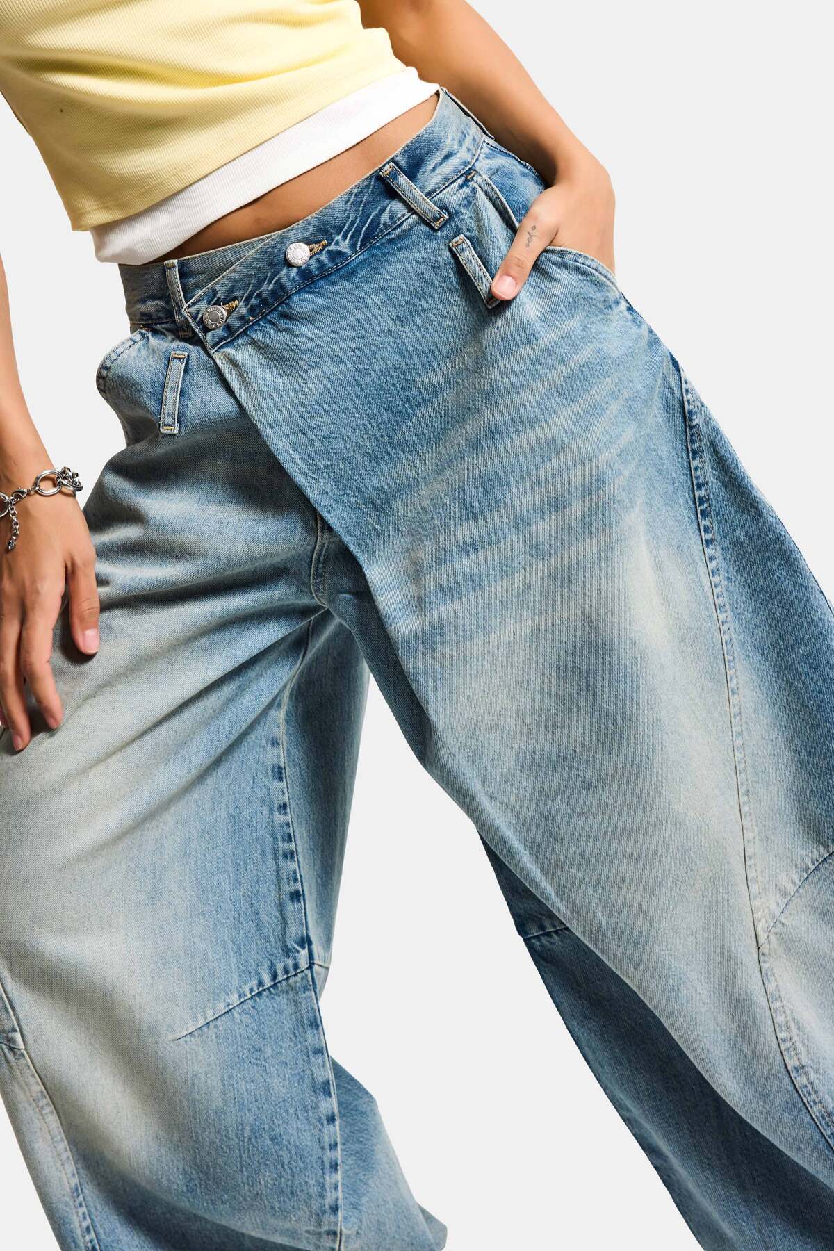 it's basic  Kadın Kot Rengi 4s6-32 Süper Baggy Fit Kemer Detaylı Özel Tasarım Denim Jean - Görsel 2