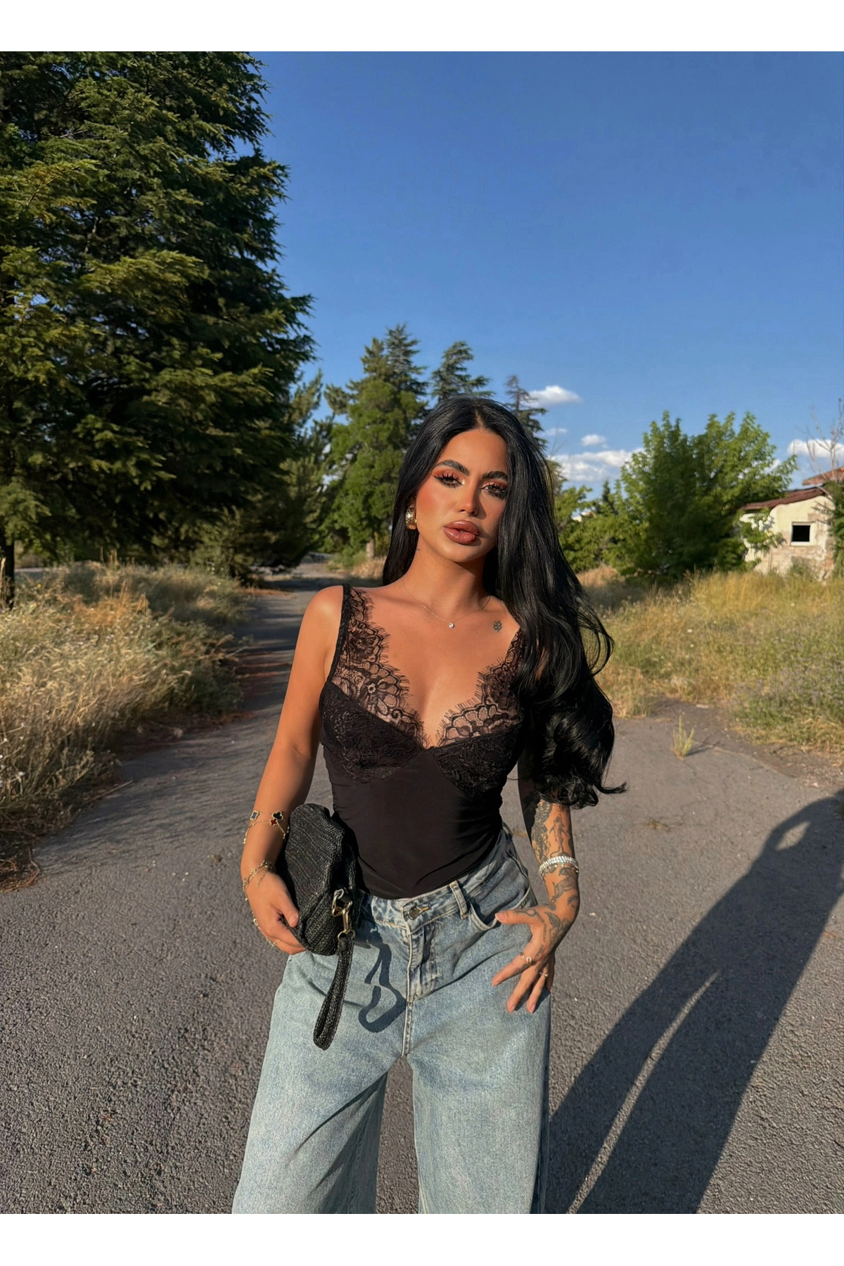 kırmızı butiks Crni bralet sa čipkom i peskom