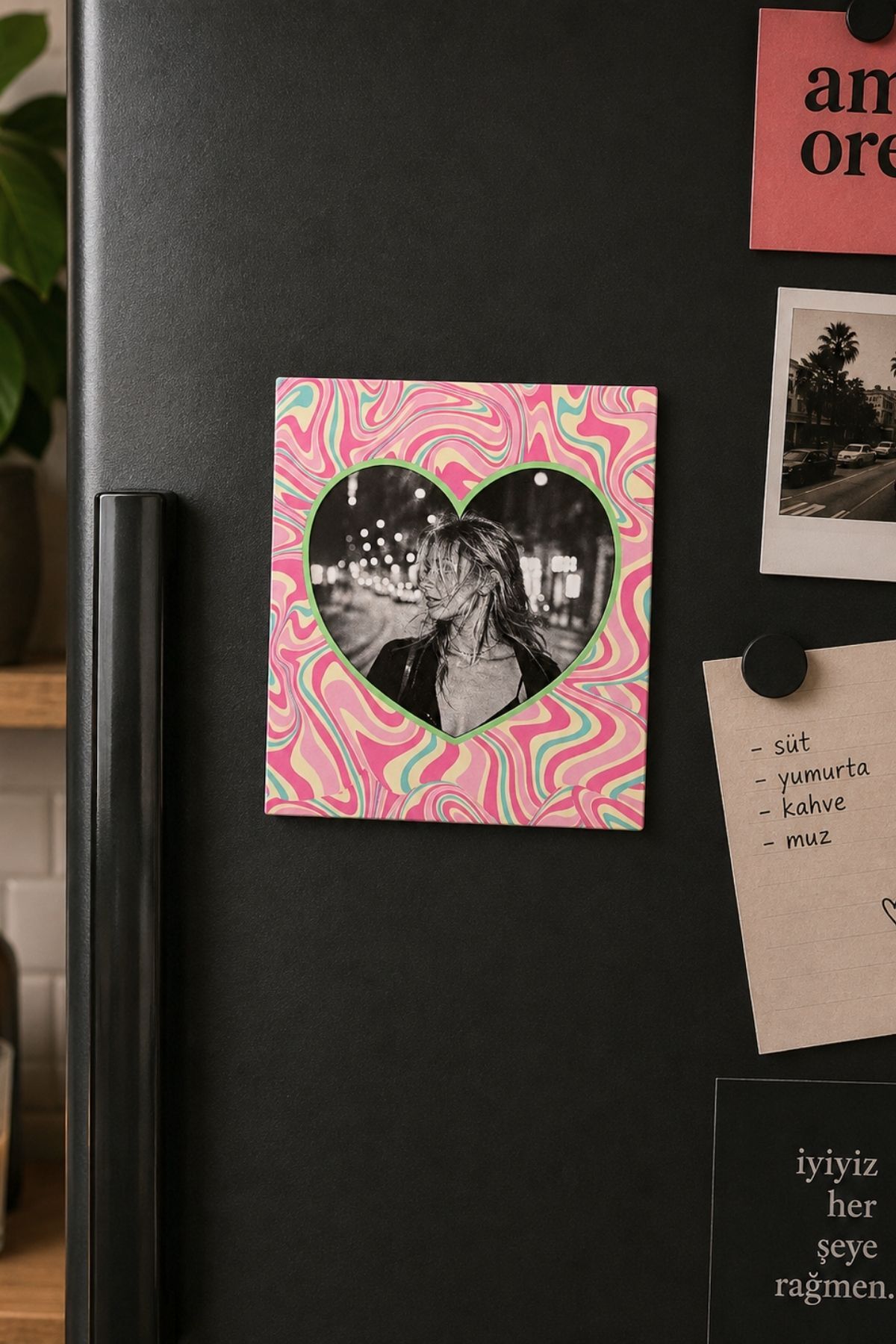 Soyut Dalgalı Magnet Fotoğraf Çerçevesi – Kalpli