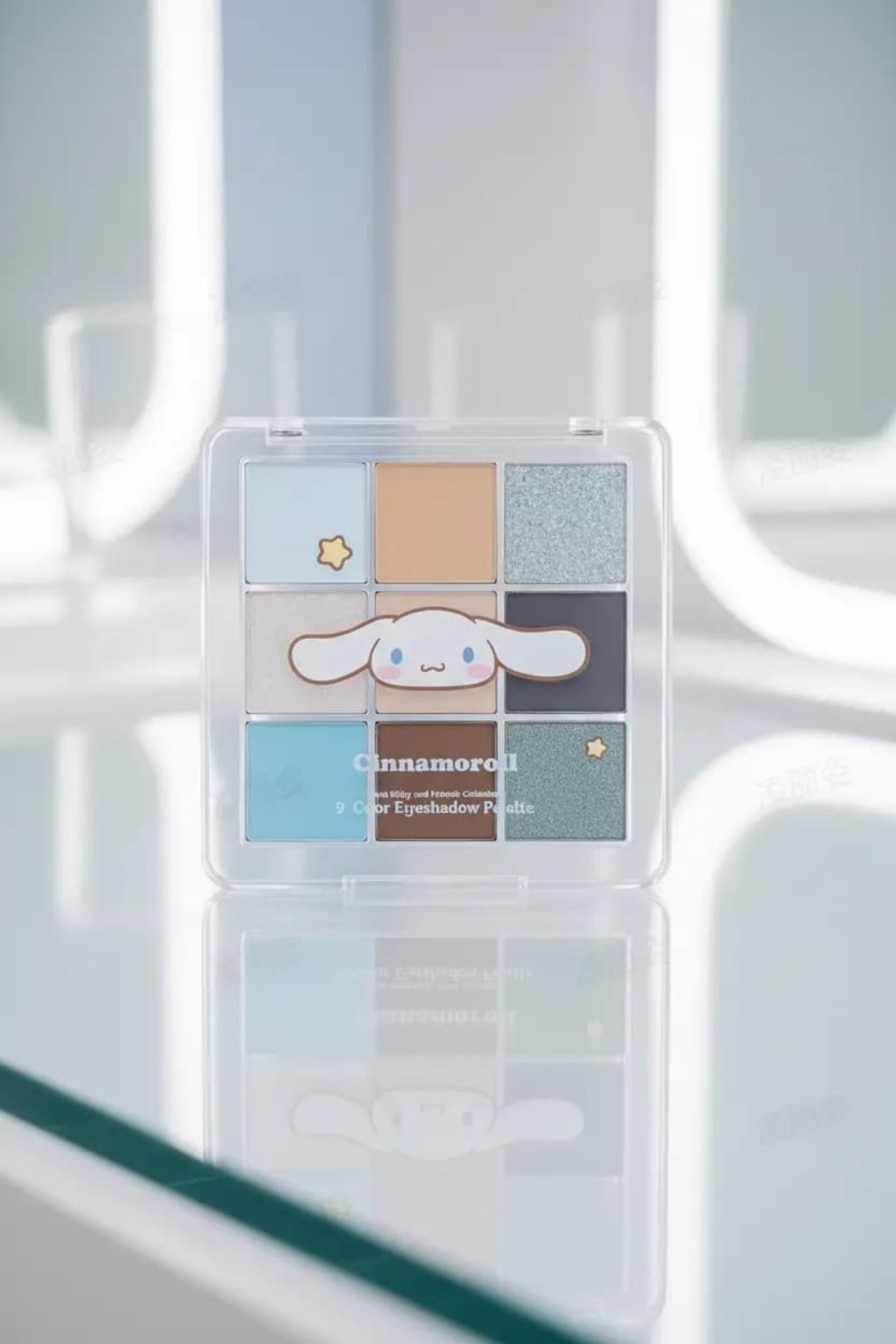 لایسنس Cinnamoroll 9-Color Eyeshadow Palette 03 Blue – Easy Blending Texture — رنگارنگ 2022845310104 — تصویر 3 از 5