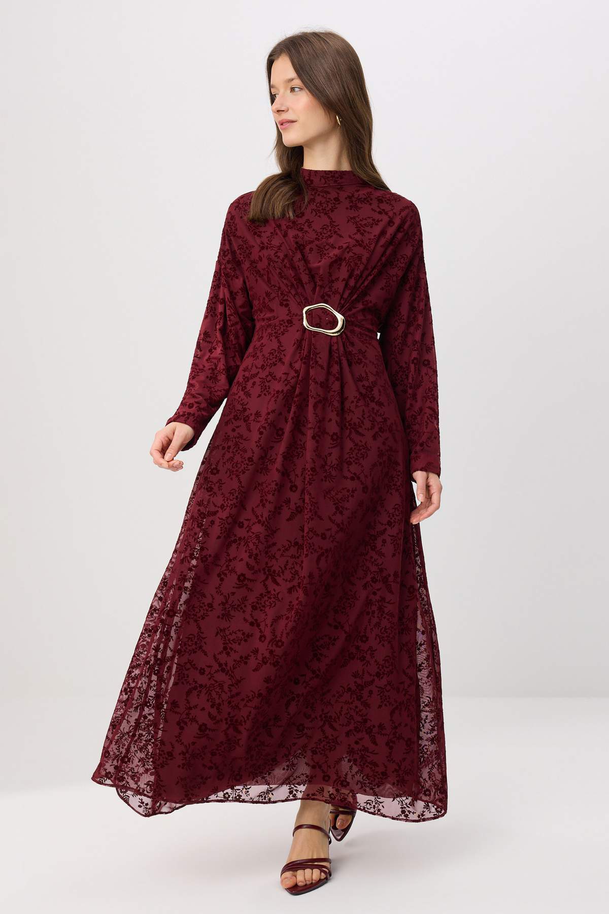 Trendyolmilla Modest Bordo Dokulu Tül Gold Aksesuarlı Astarlı Tesettür Abiye TCTSS26DB00019