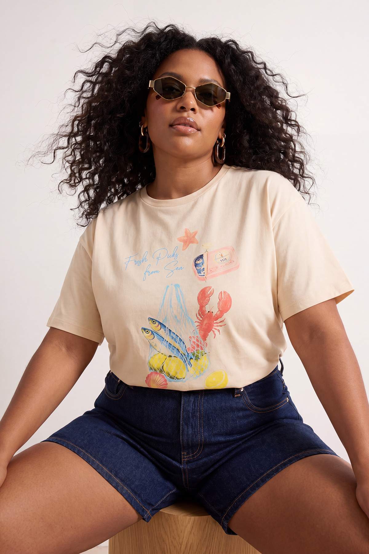 Trendyolmilla Curve Taş Marin Baskılı Oversize Fit Crop Boy Büyük Beden T-shirt TBBSS26BF00041