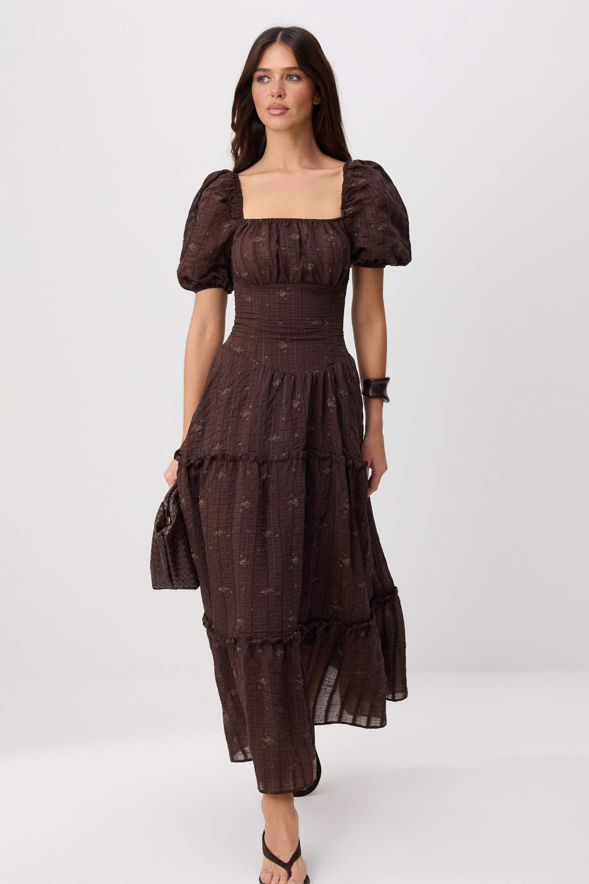 Trendyolmilla Kahverengi Nakış Çiçekli Skater/Belden Açılan Maxi Dokuma Elbise TWOSS26EL01097