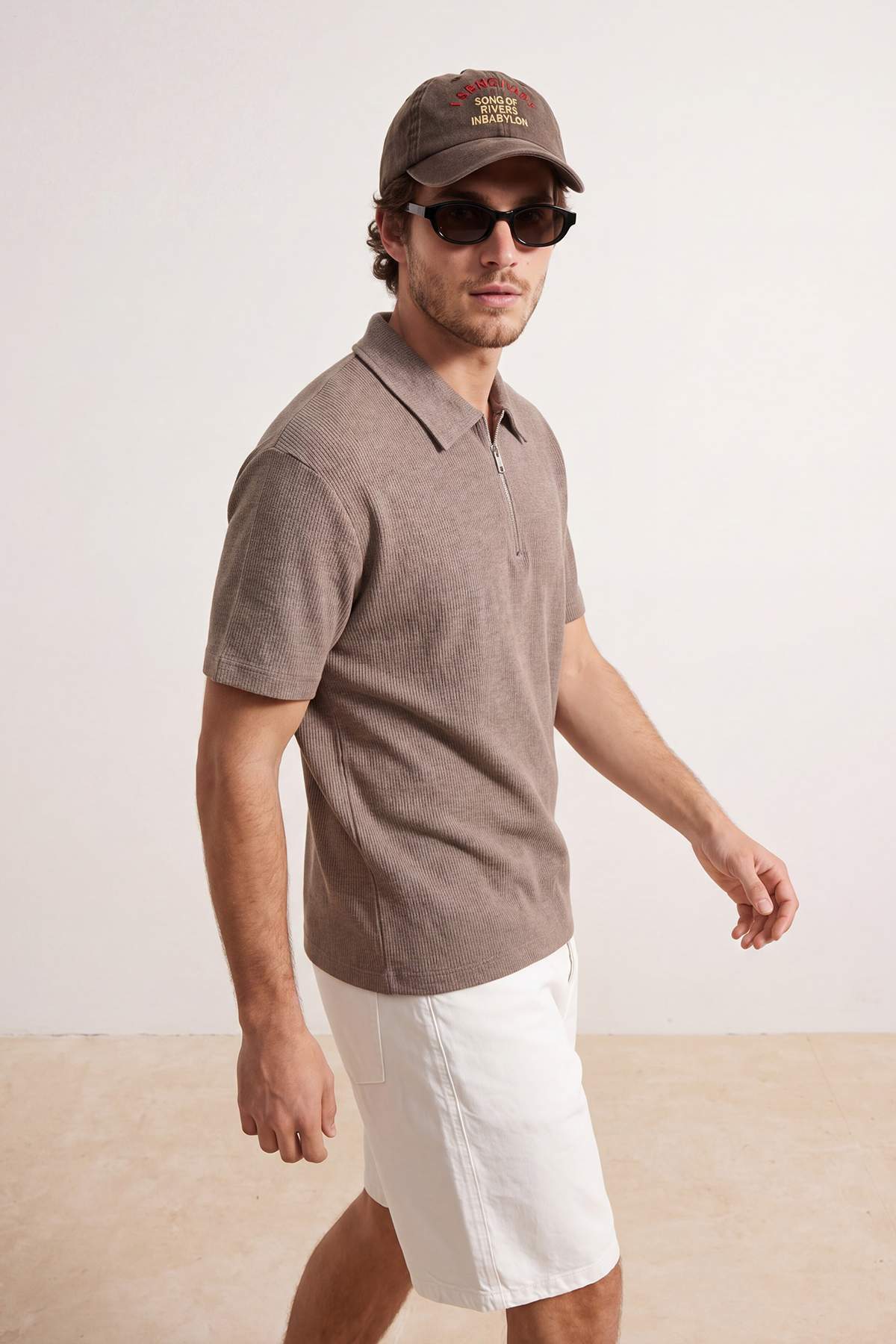 Trendyolmilla Man Vizon Oversize/Geniş Kesim Dokulu Fermuarlı Polo Yaka T-shirt TMNSS25PO00006