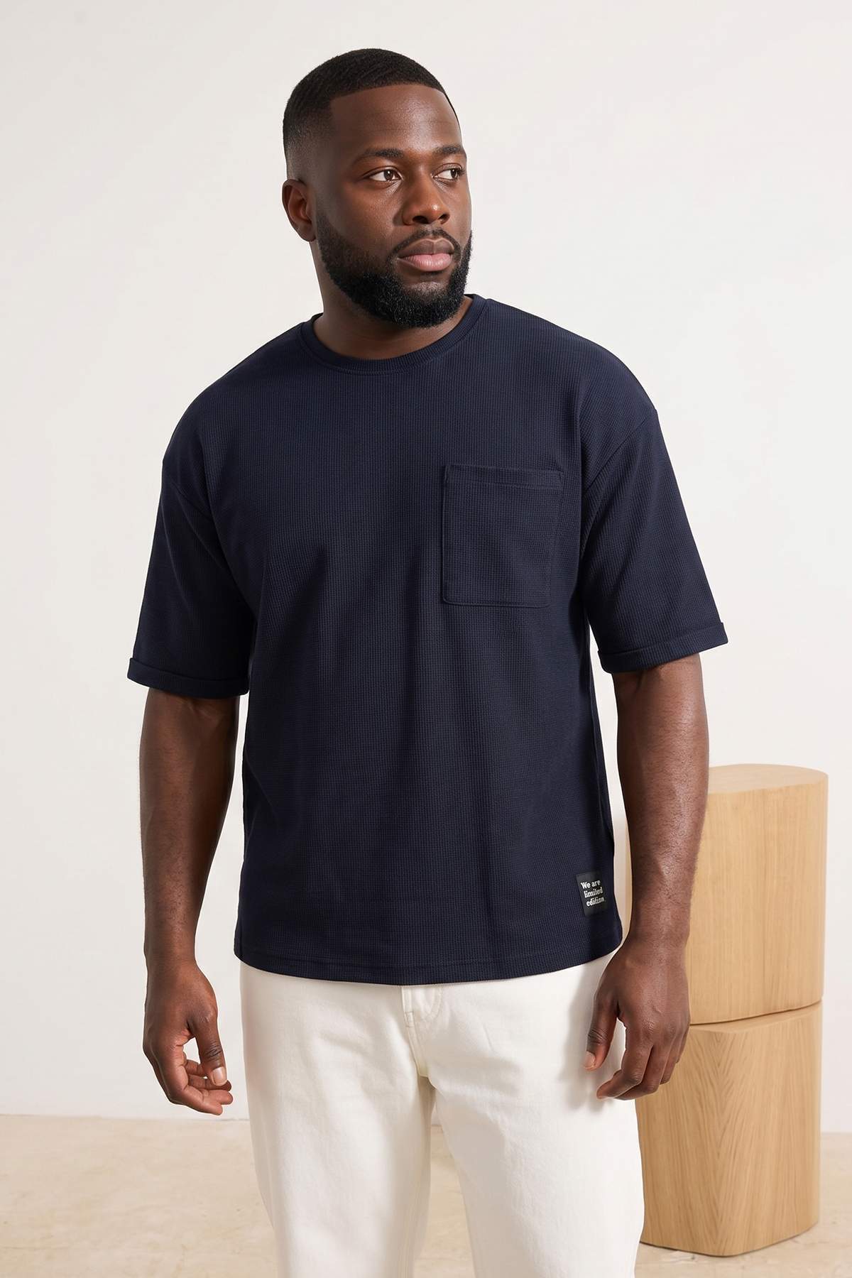 Trendyolmilla Man Lacivert Oversize/Geniş Kesim Bisiklet Yaka Basic Büyük Beden T-Shirt TMNSS25BF00000