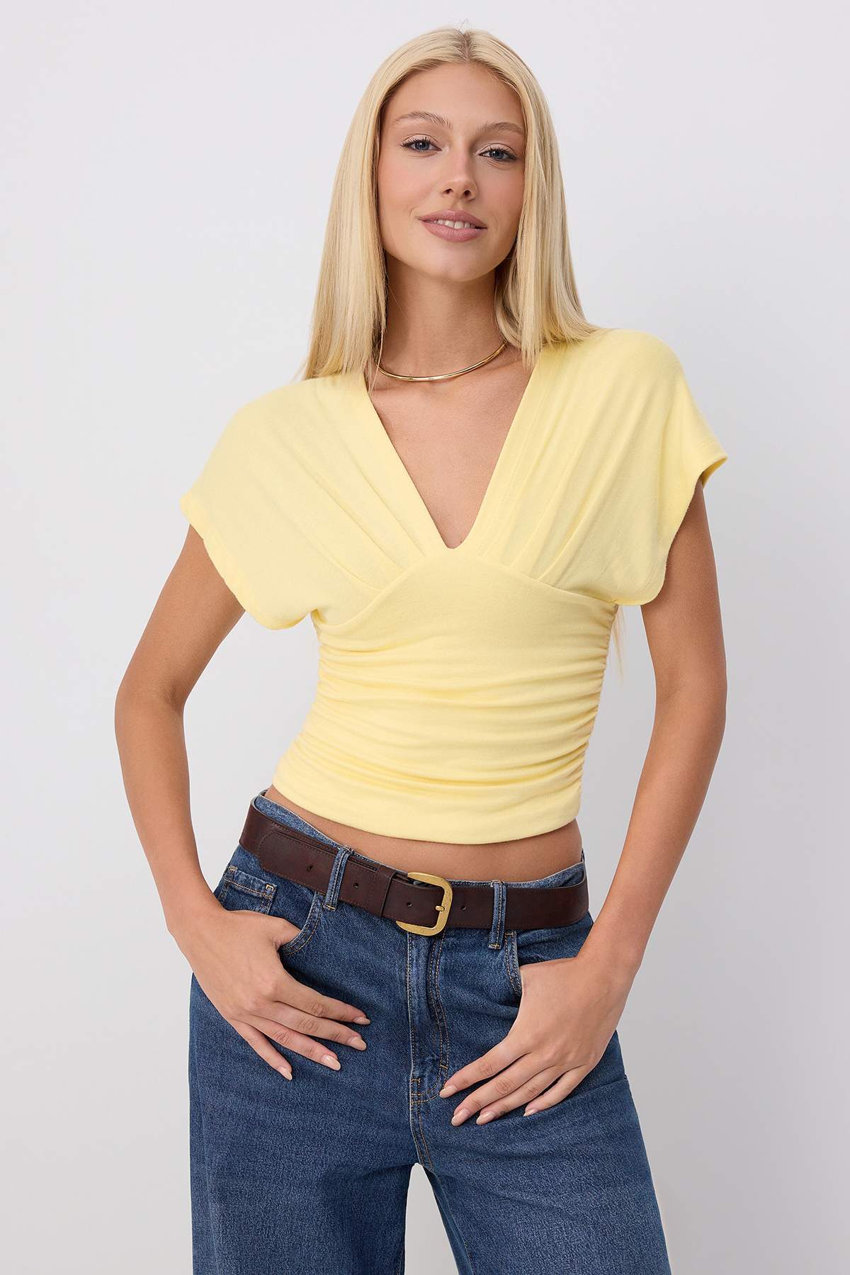 Trendyolmilla Sarı Fitted/Vücuda Oturan Büzgü/Drape Detaylı Örme Bluz TWOSS25BZ00605