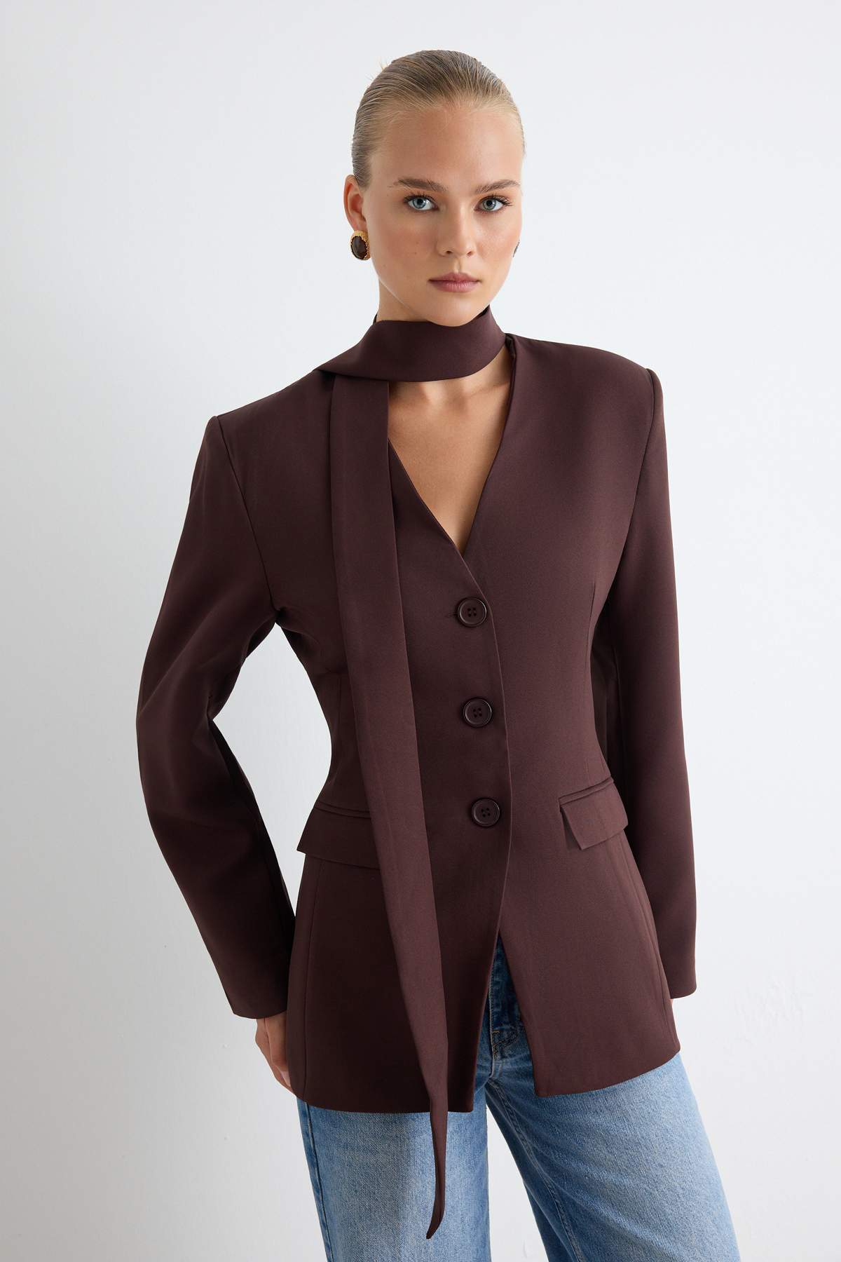 Trendyol Kollektion Brauner Blazer mit integriertem Schal, reguläre Passform,...