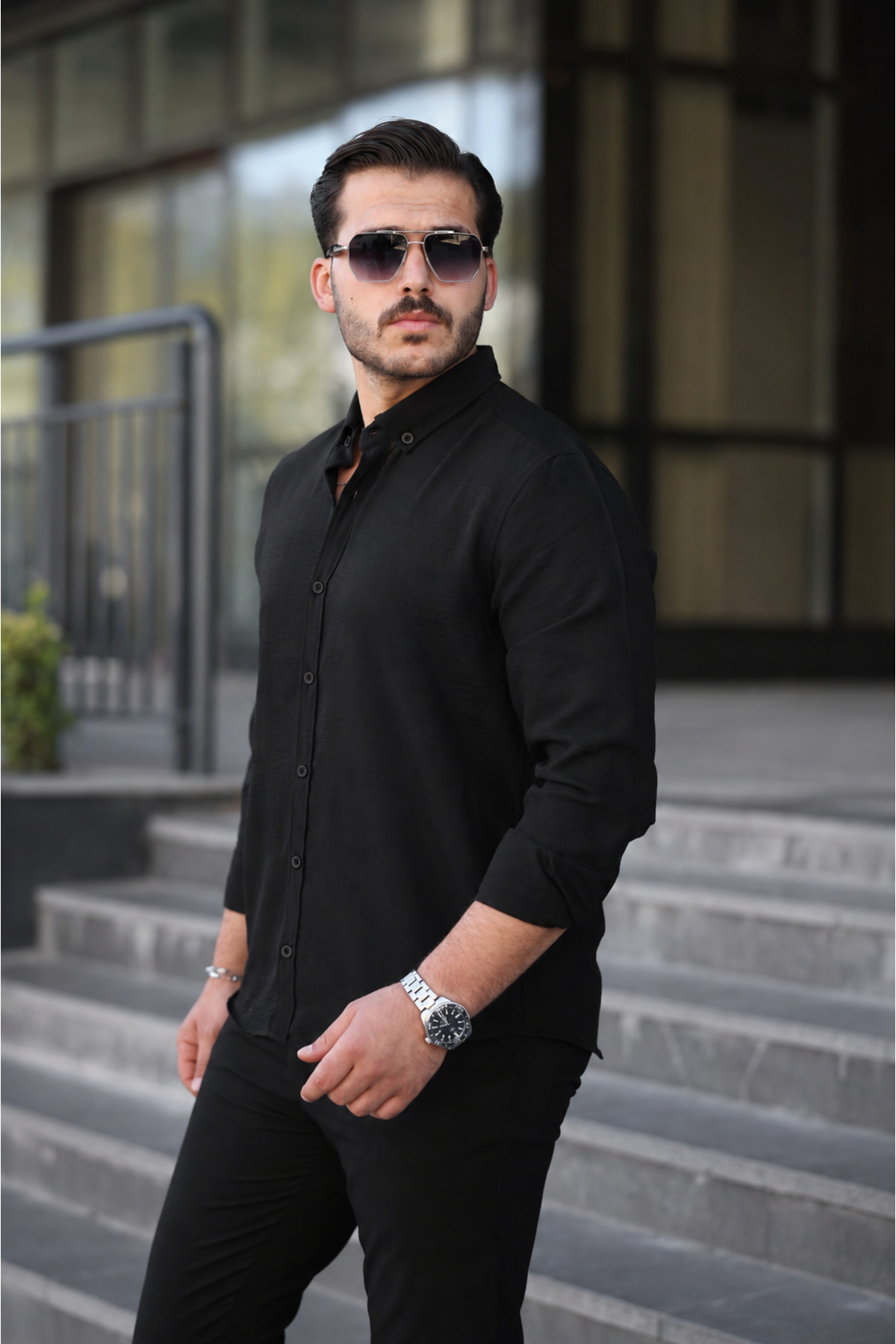 پیراهن مردانه لینن پرا فابریک دراپه شده با تناسب معمولی — مشکی NEWELLİ030 — تصویر 3 از 5